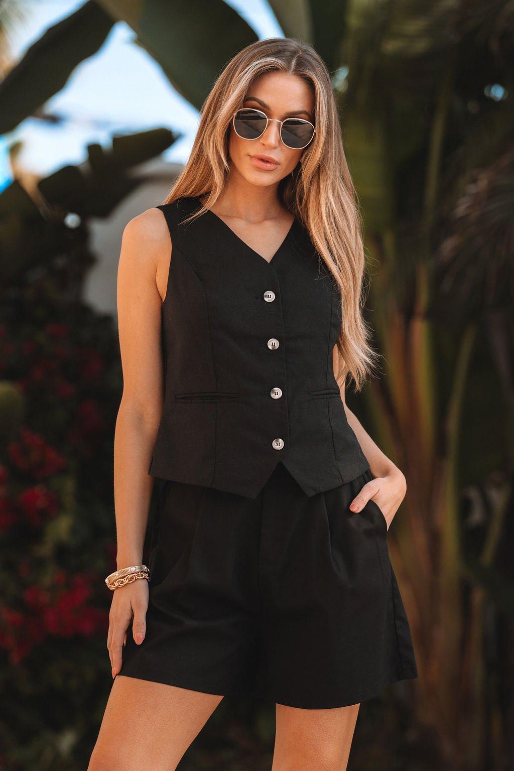 Black Pleated Linen Shorts Product Image