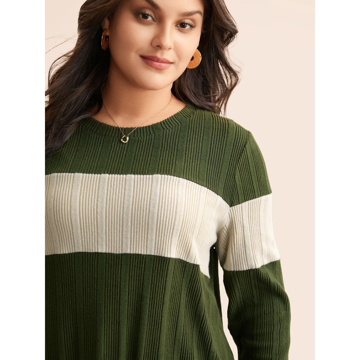 Plus Size Contrast Patchwork Textured T-shirt ArmyGreen Women Casual Texture Round Neck Everyday T-shirts BloomChic 28/5X Product Image