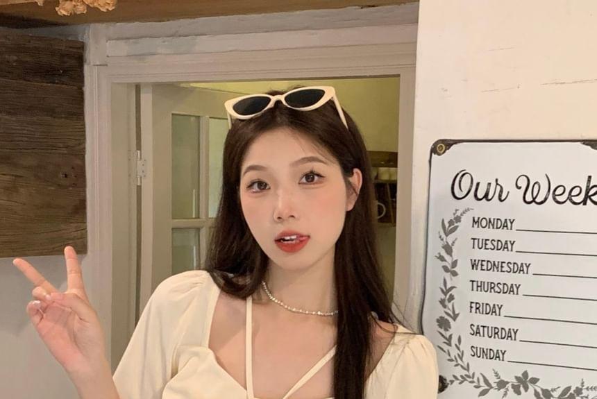 Short-Sleeve Square Neck Plain Bow T-Shirt Product Image