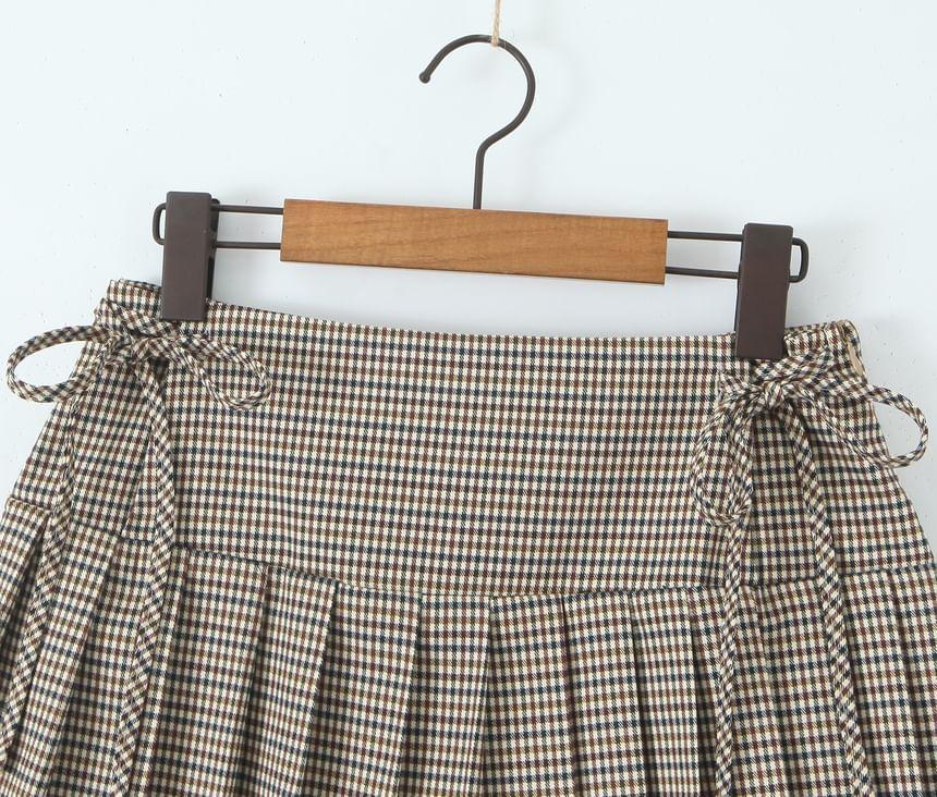 Low Rise Bow Accent Striped Mini Pleated Skirt Product Image