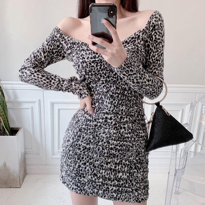Long-Sleeve V-Neck Leopard Print Ruched Mini Bodycon Dress Product Image