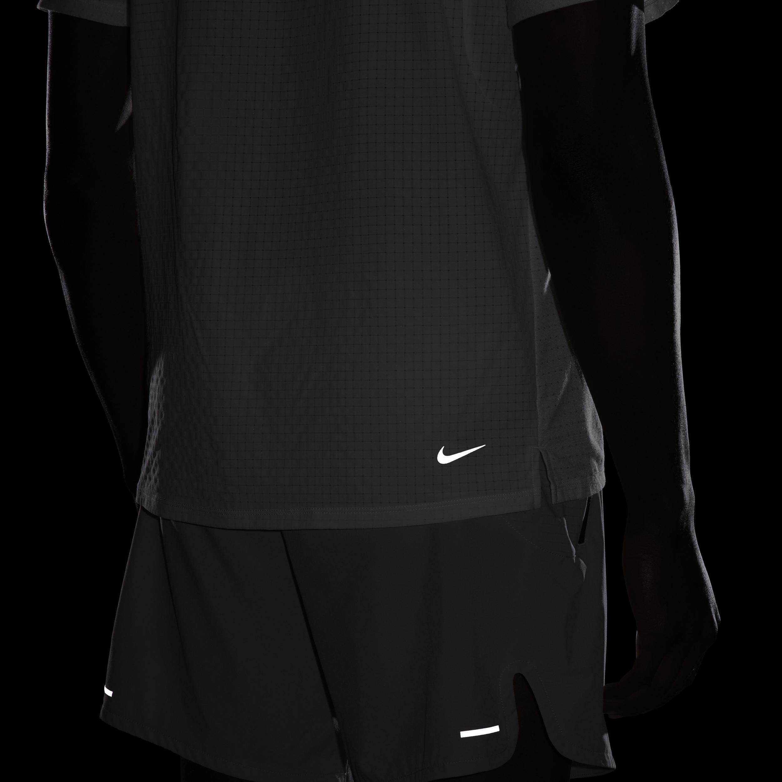 Nike Men's Trail Solar Chase Dri-FIT Short-Sleeve Running Top Product Image