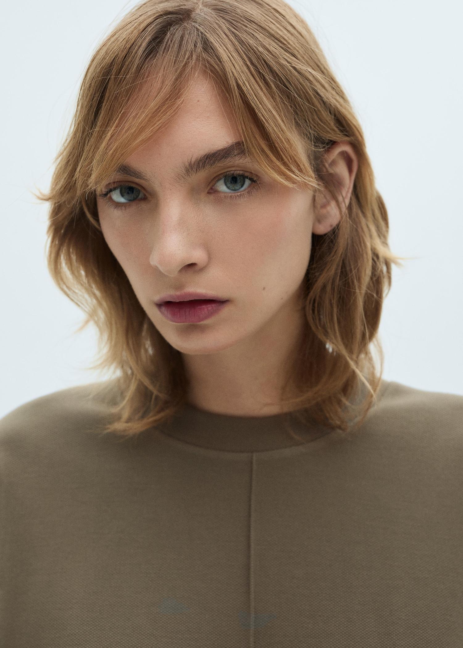 Crew-neck sweatshirt with stitching detail - Women | MANGO USA Product Image