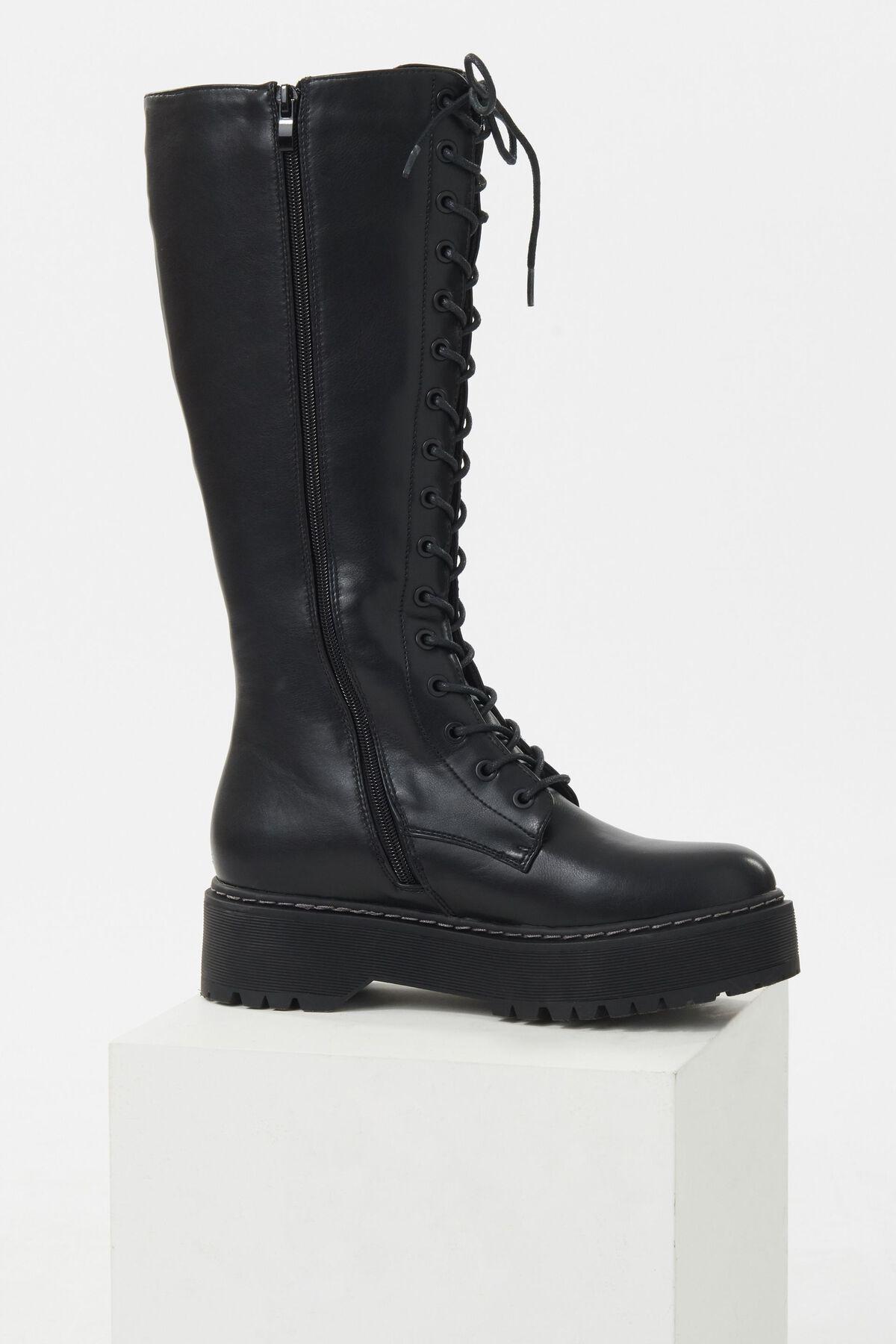 STEVE MADDEN  Bonnie Boots  Product Image