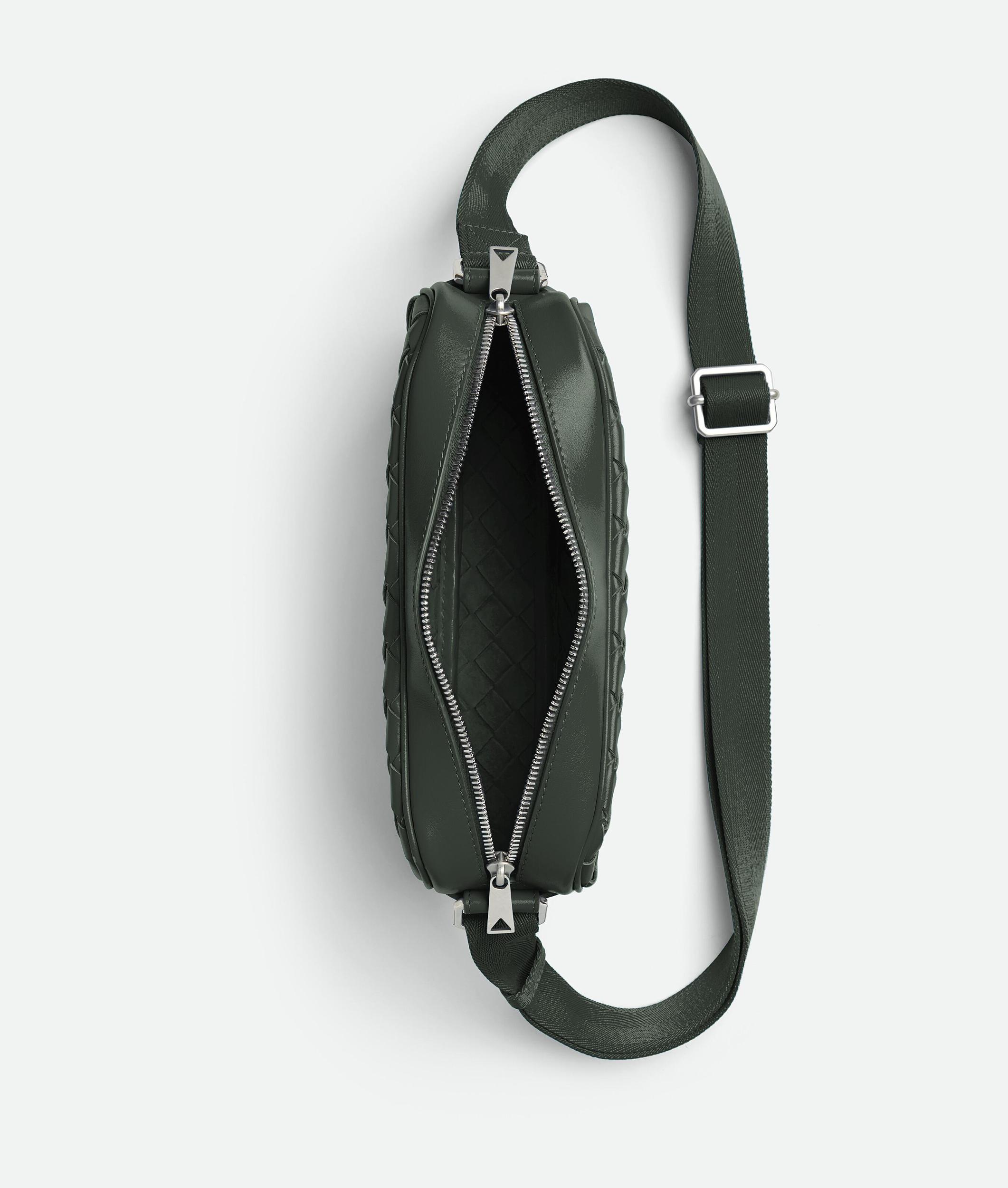 BOTTEGA VENETA Kleine Intrecciato Kameratasche In Black Product Image