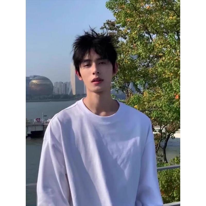 Long-Sleeve Crew Neck Plain T-Shirt Product Image