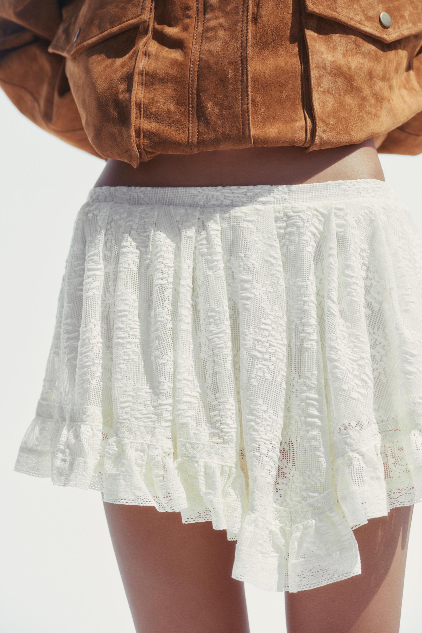 LACE RUFFLE MINI SKIRT Product Image