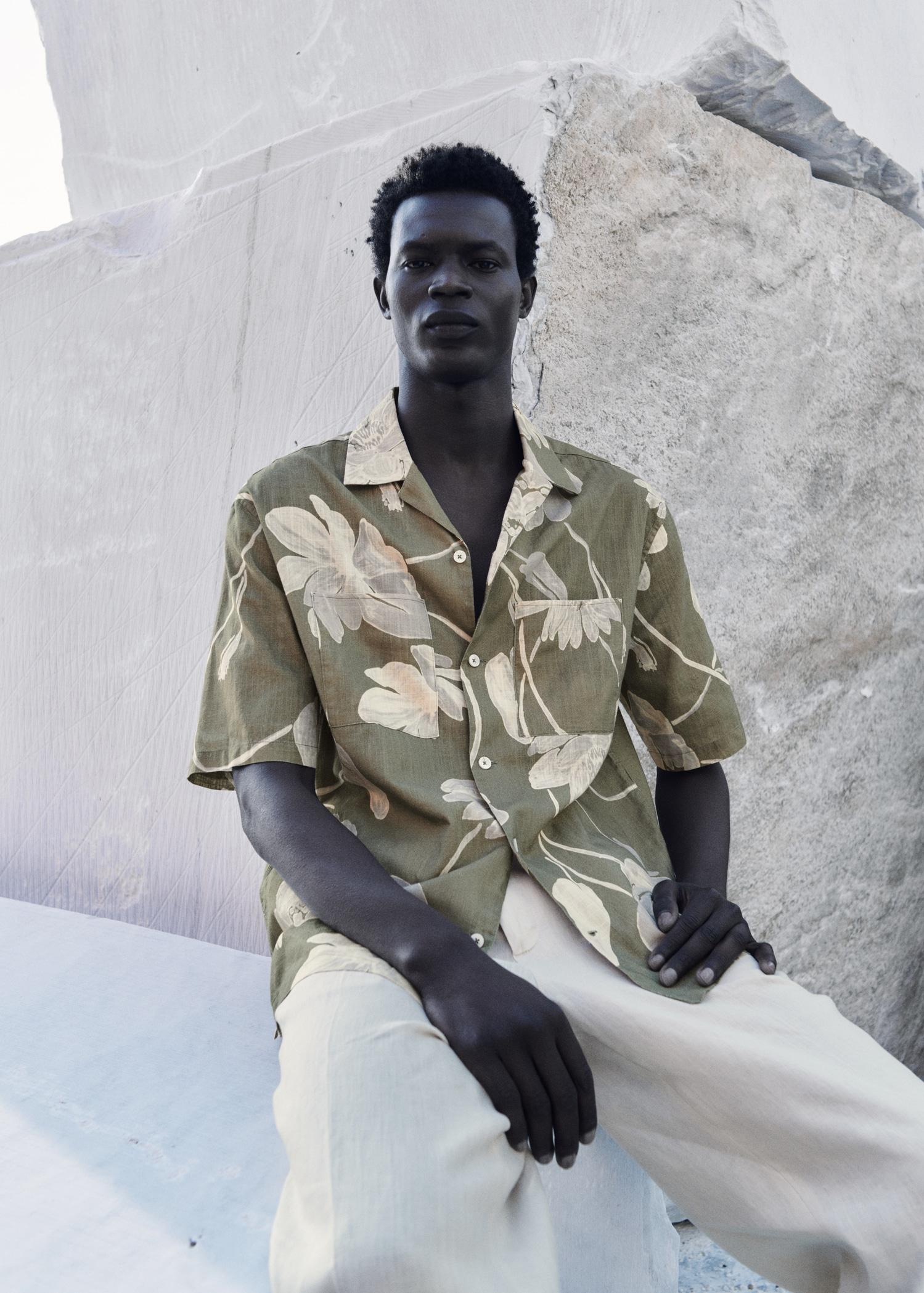 Floral-print cotton shirt - Men | MANGO USA Product Image