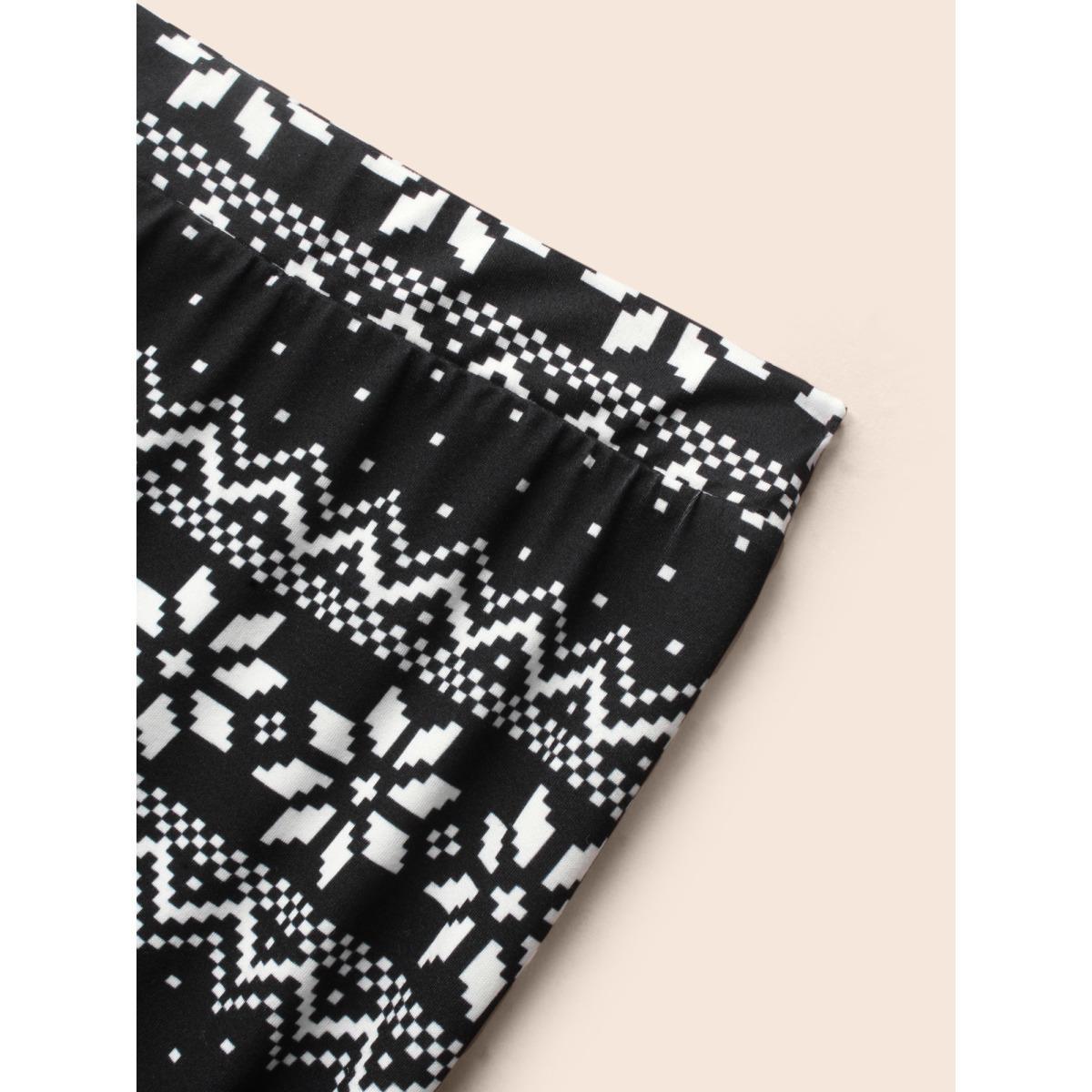 Plus Size Snowflakes Printed High-Waist Stretchy Leggings Women BlackFlower Casual High stretch Skinny Mid Rise Everyday Leggings BloomChic 30/6X Product Image