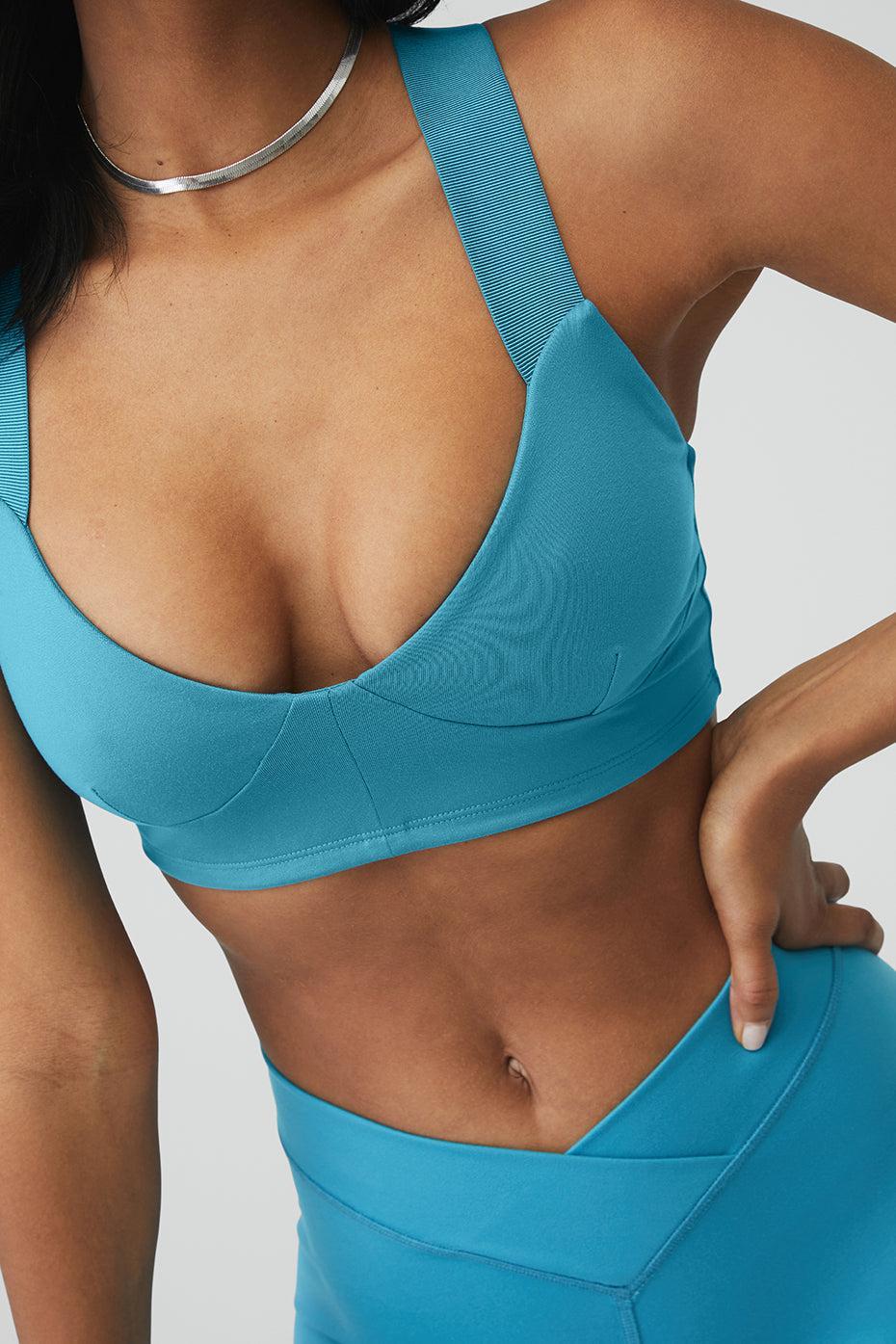Alo Yoga | Airbrush V-Cut Define Capri Pants Product Image