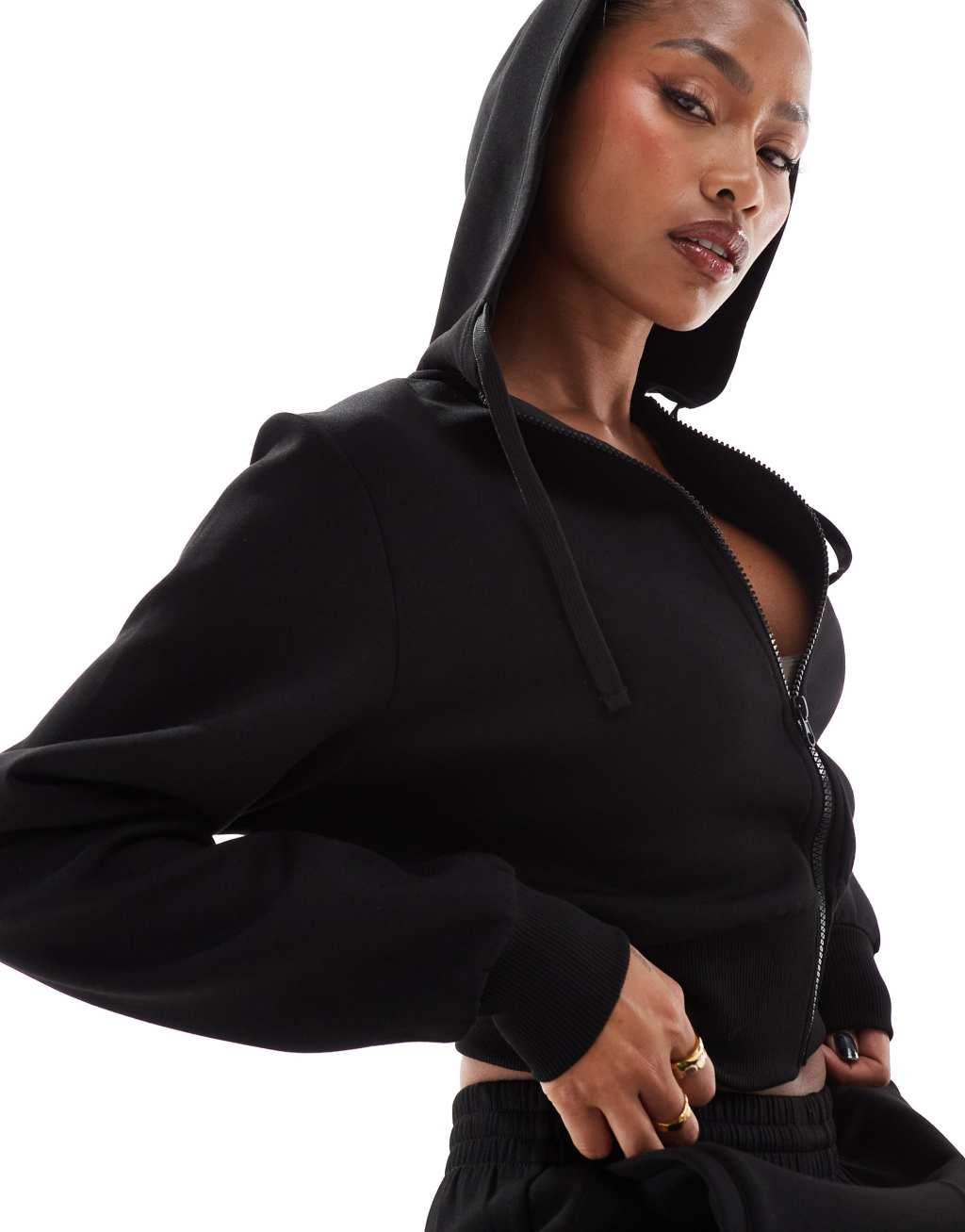 4505 cropped performance hoodie in black  Product Image