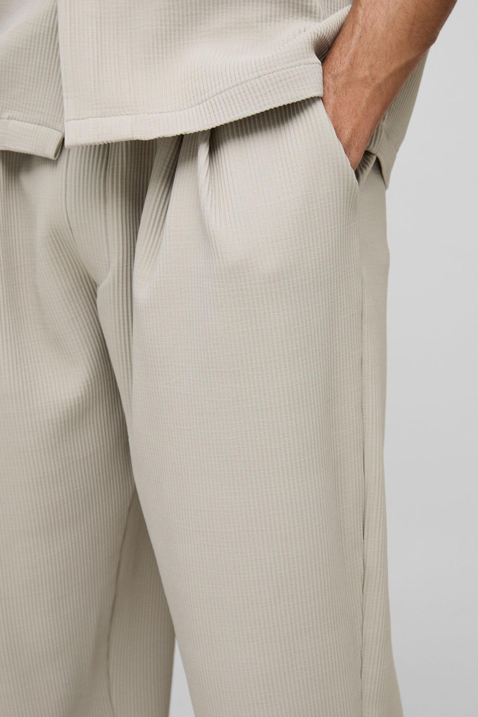 Balloon Fit Pleated Pants | boohooMAN USA Product Image