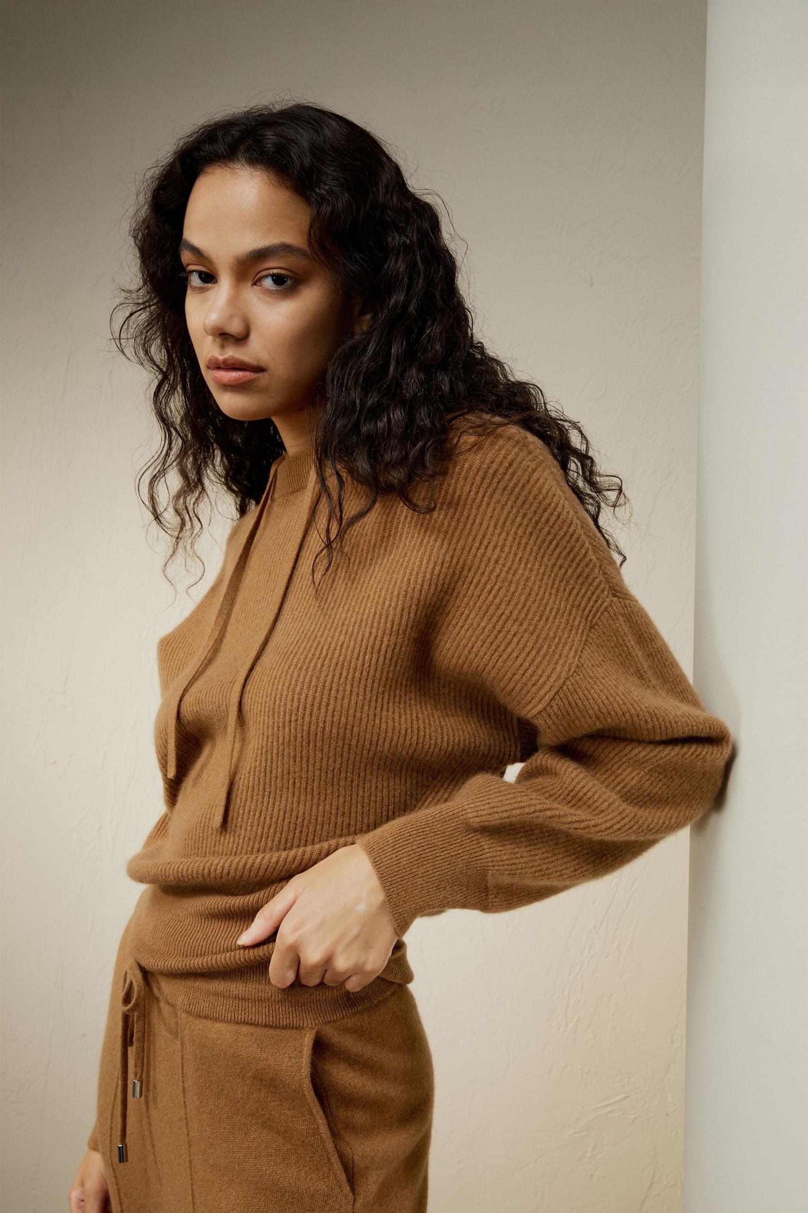 Eshe 2-in-1 Cashmere Detachable Hoodie Product Image