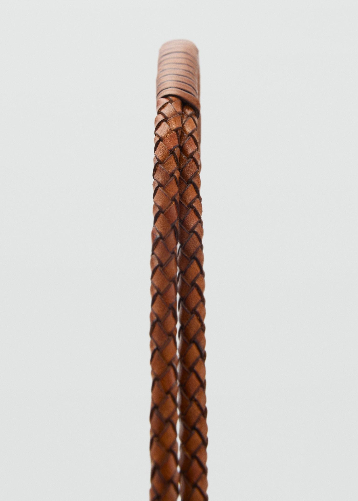 Medium braided leather shoulder bag - Women | MANGO USA Product Image