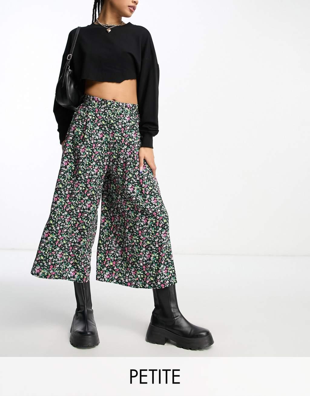 New Look Petite wide leg crop pants Product Image
