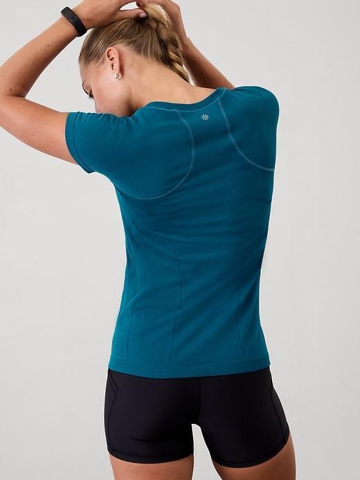 Momentum Seamless Tee Product Image