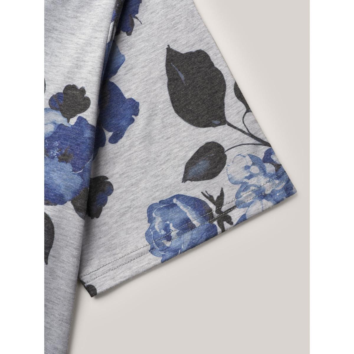 Plus Size Floral Print Round Neck Fitted T-Shirt DarkGray Women Casual Non Natural Flowers Boat Neck Everyday T-shirts BloomChic 22-24/3X Product Image