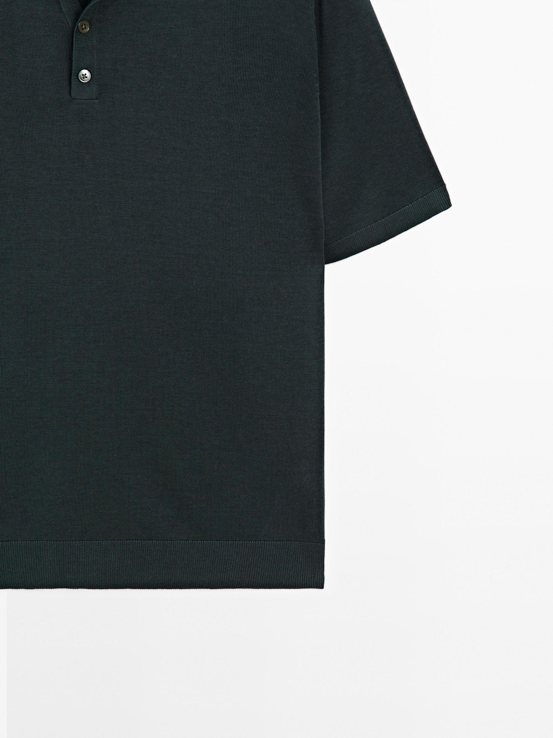 Knit polo shirt with coloured collar detail Product Image