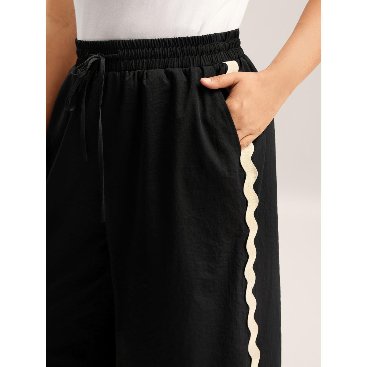 Plus Size Color Contrast Detail Wide-Leg Pants Women Black Casual Wide Leg Mid Rise Everyday-Casual Pants BloomChic 28/5X Product Image