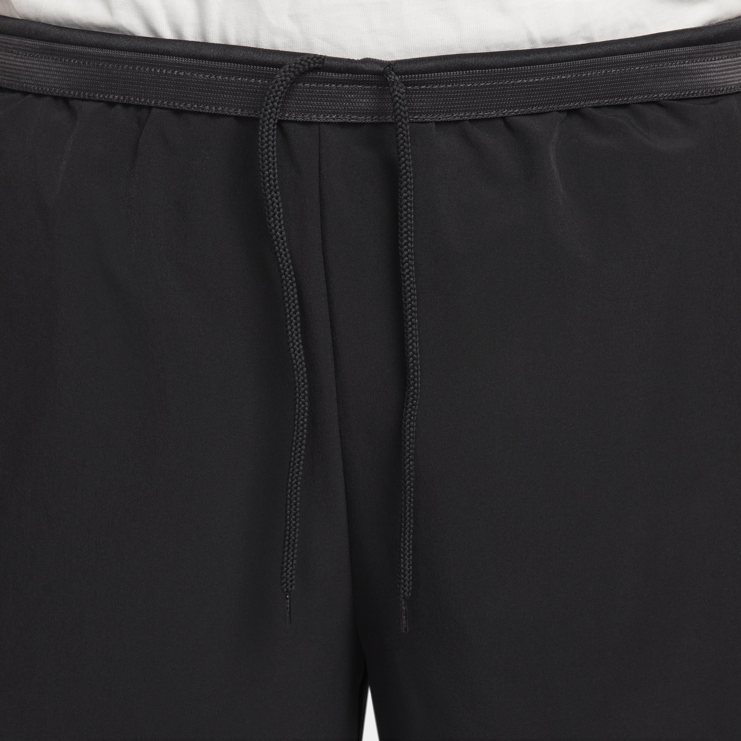 Nike Mens Dri-FIT DNA UV Woven 6 Basketball Shorts in Black/White Product Image