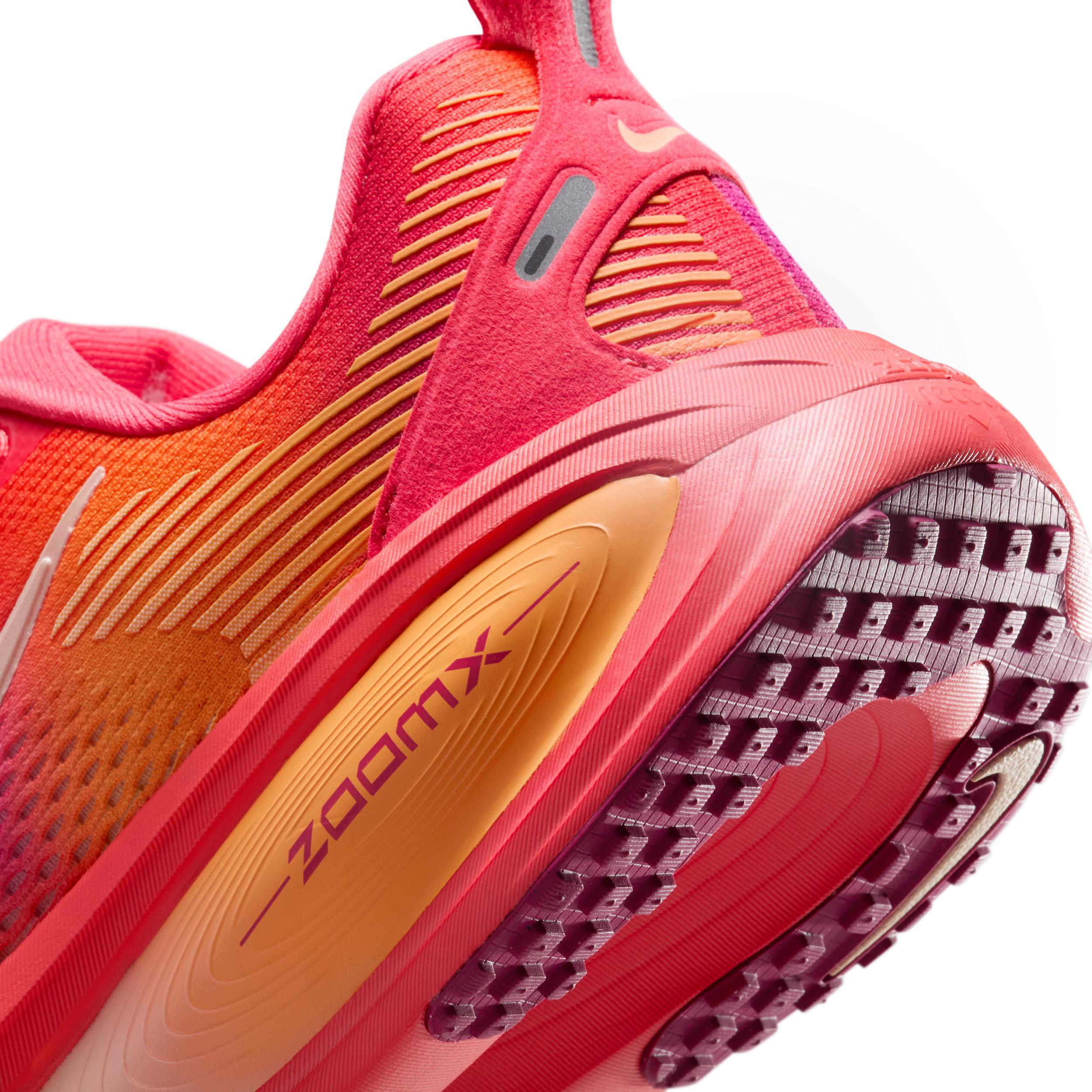 Nike Vomero 18 SE Women's Road Running Shoes Product Image