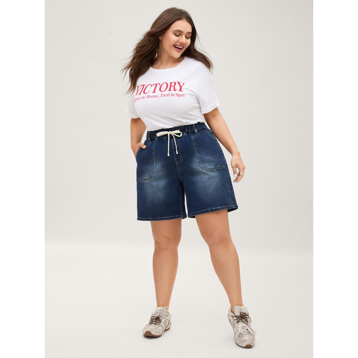 Plus Size Pull-On Elastic Waistband Denim Shorts Women Midblue High stretch Everyday-Casual Slanted pocket Casual Denim Shorts BloomChic 22/3X Product Image