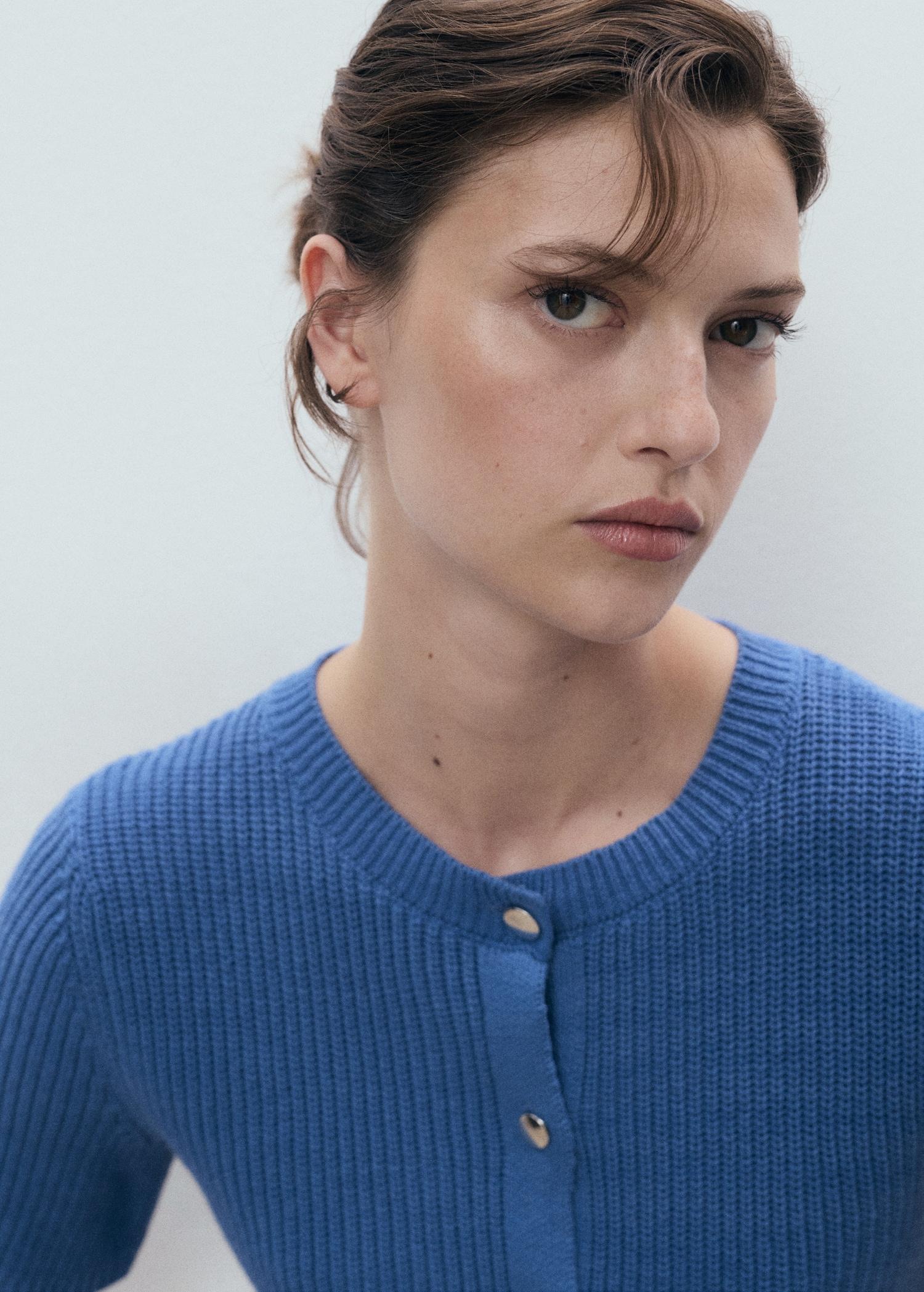 Short-sleeved knitted cardigan - Women | MANGO USA Product Image