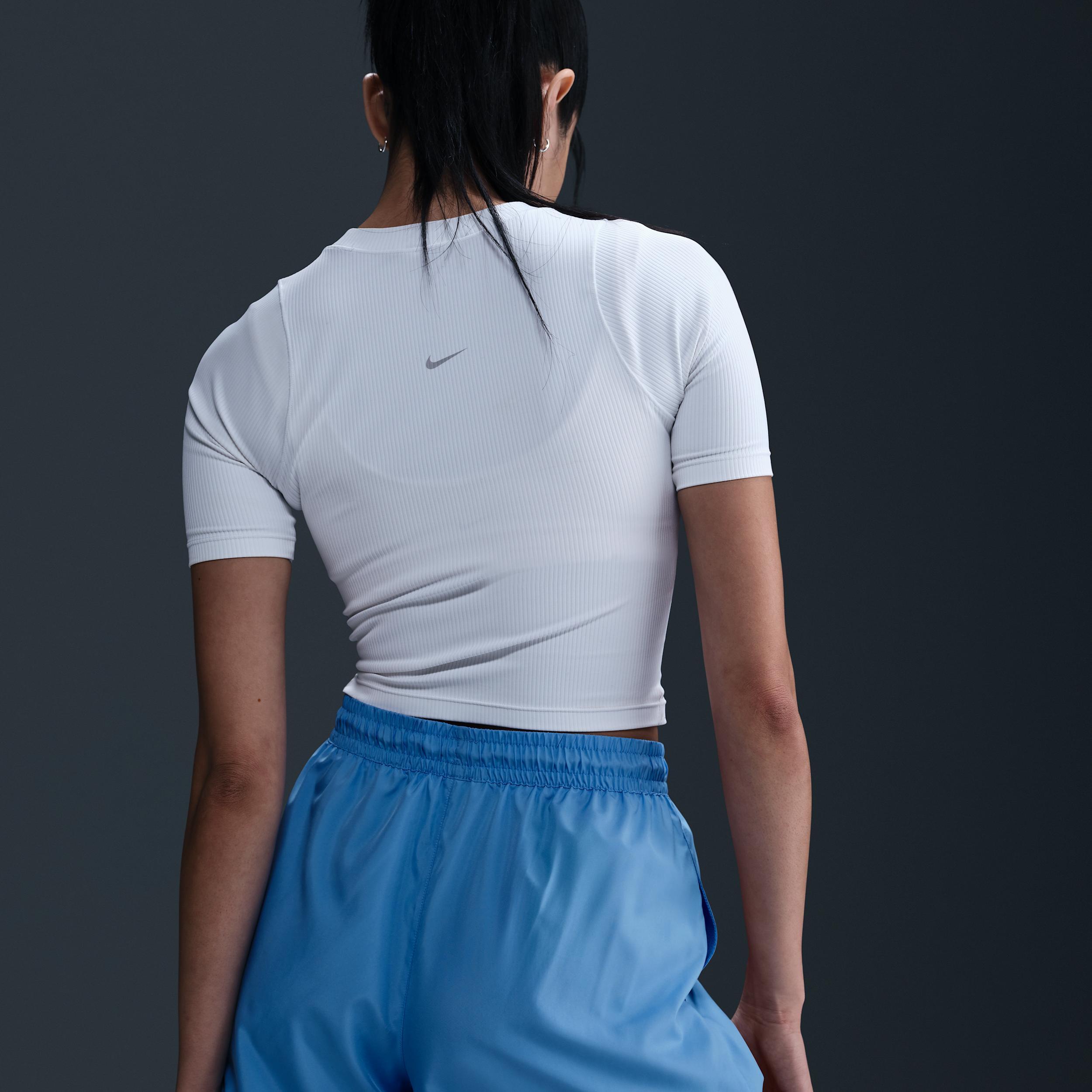 Nike Sportswear Classic Wovens Women's Mid-Rise Shorts Product Image
