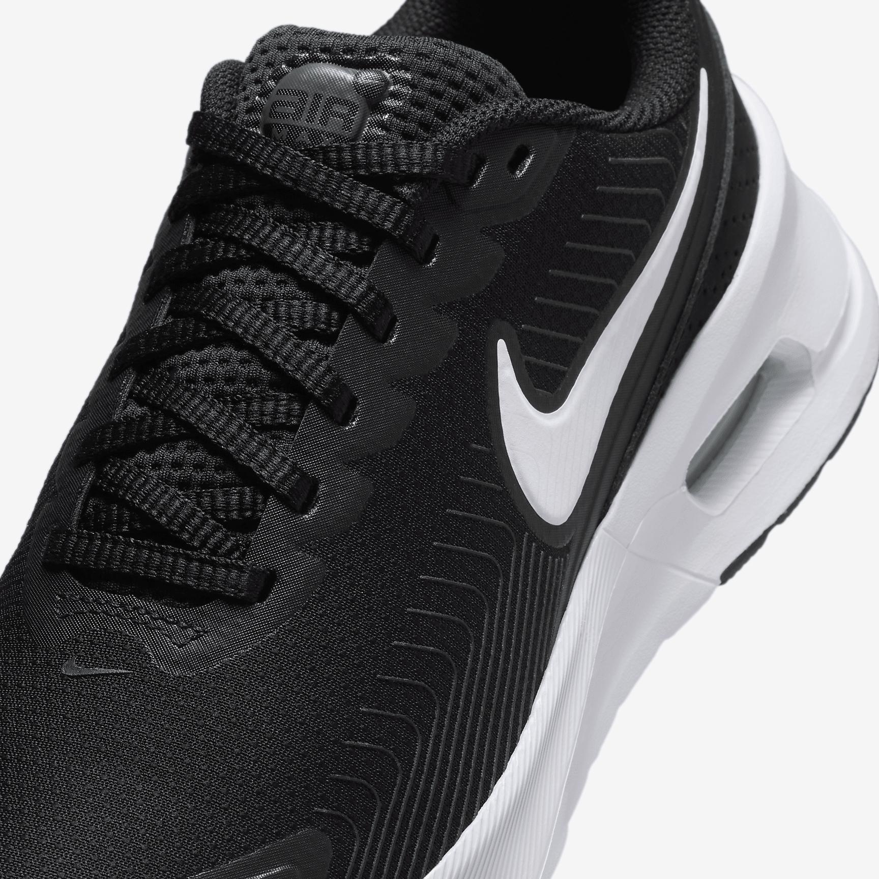 Nike Women's Air Max Nuaxis Shoes Product Image
