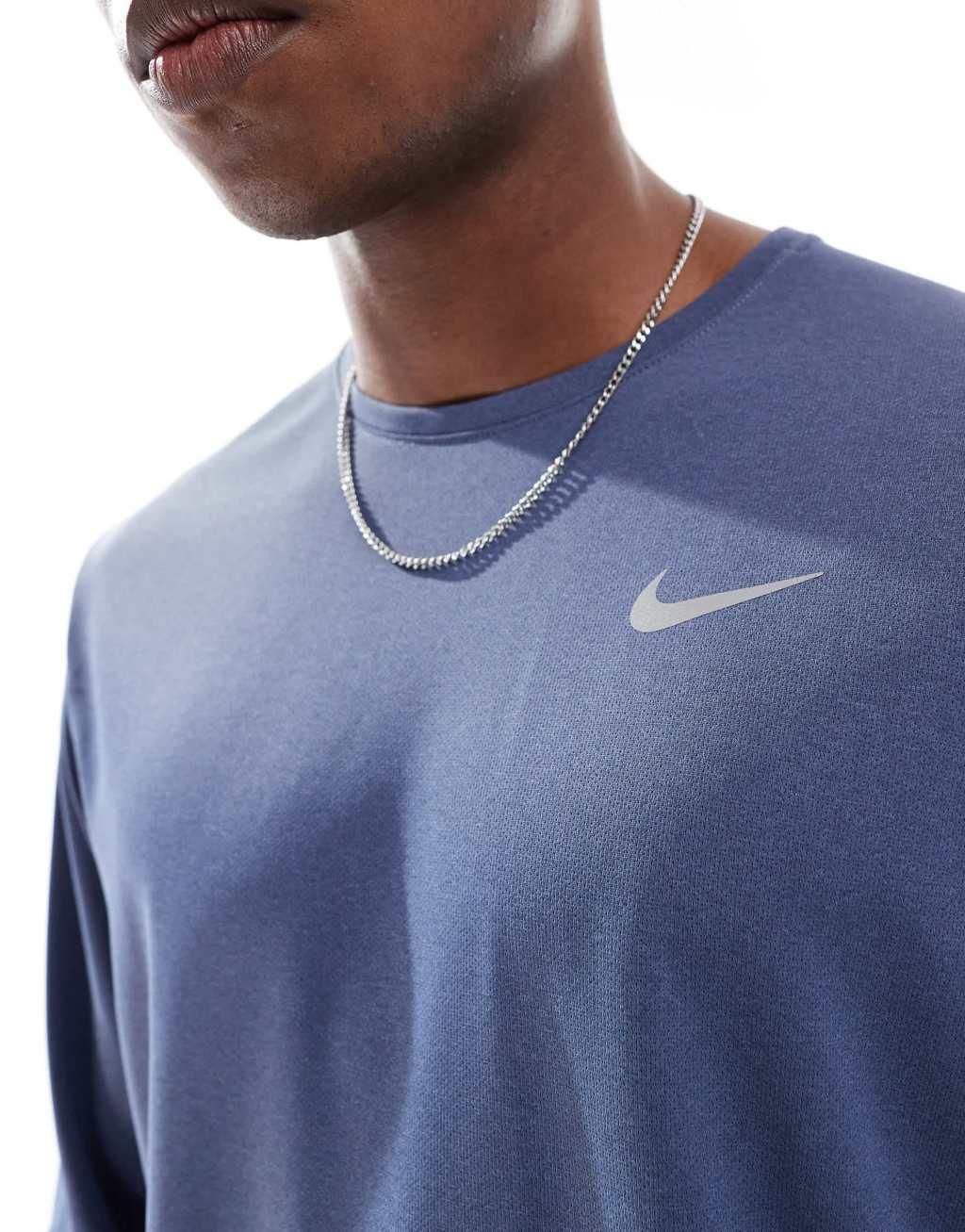 Nike Running Miler longsleeve T-shirt in dark blue Product Image
