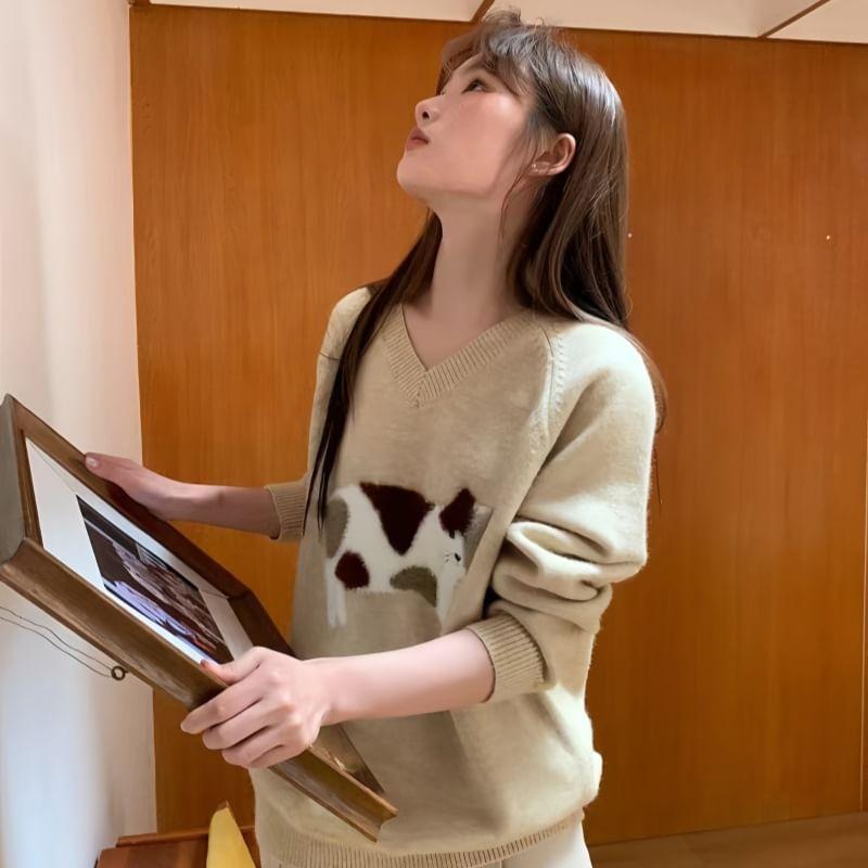 Long Sleeve V-Neck Cat Print Loose-Fit Sweater Product Image