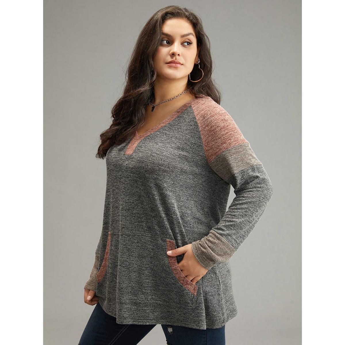 Plus Size Contrast Pocket Raglan Sleeve T-shirt Multicolor Women Casual Contrast Plain V-neck Dailywear T-shirts BloomChic 22-24/3X Product Image