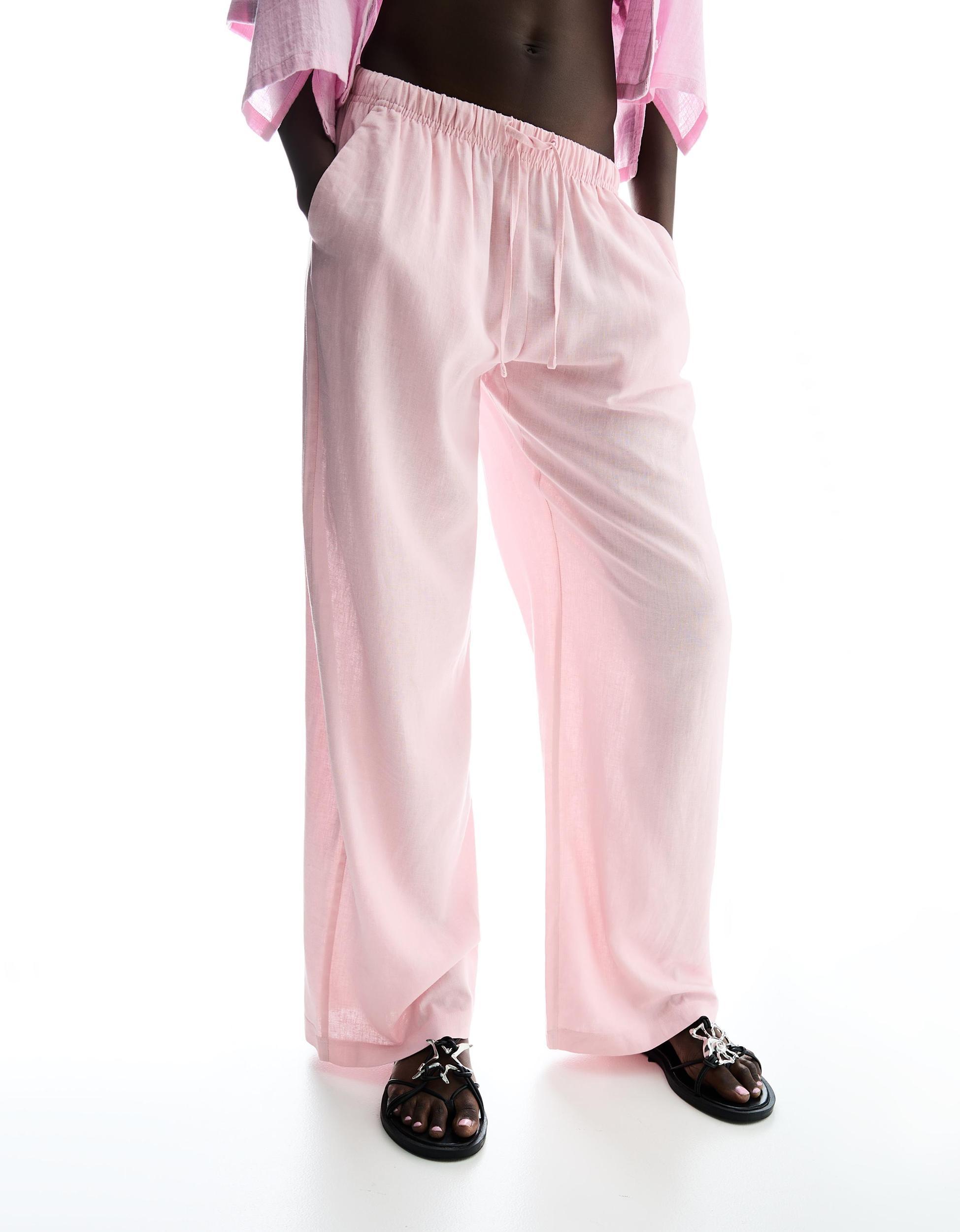 Linen blend pants with an elastic waistband Product Image