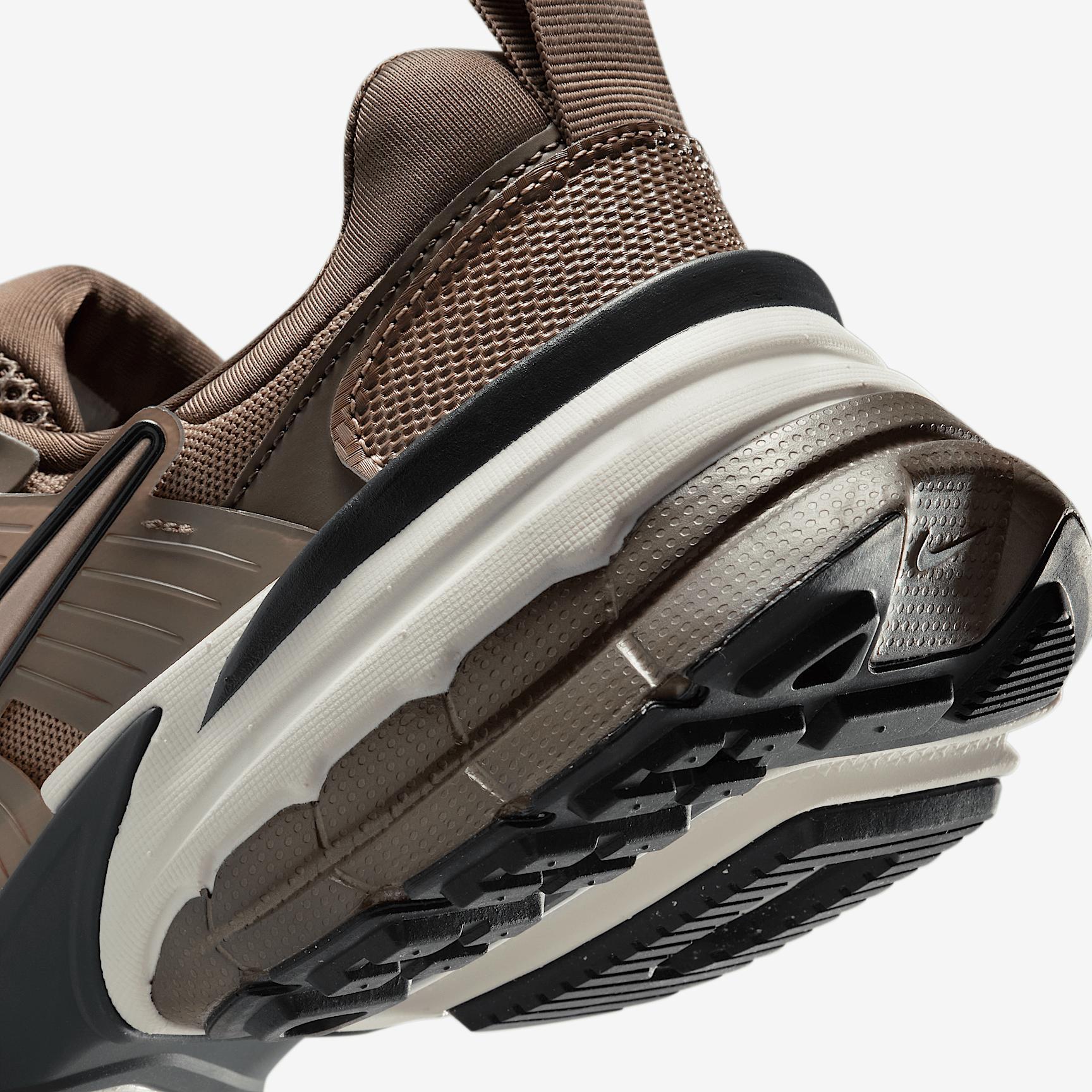Nike Women's V2K Run Shoes Product Image