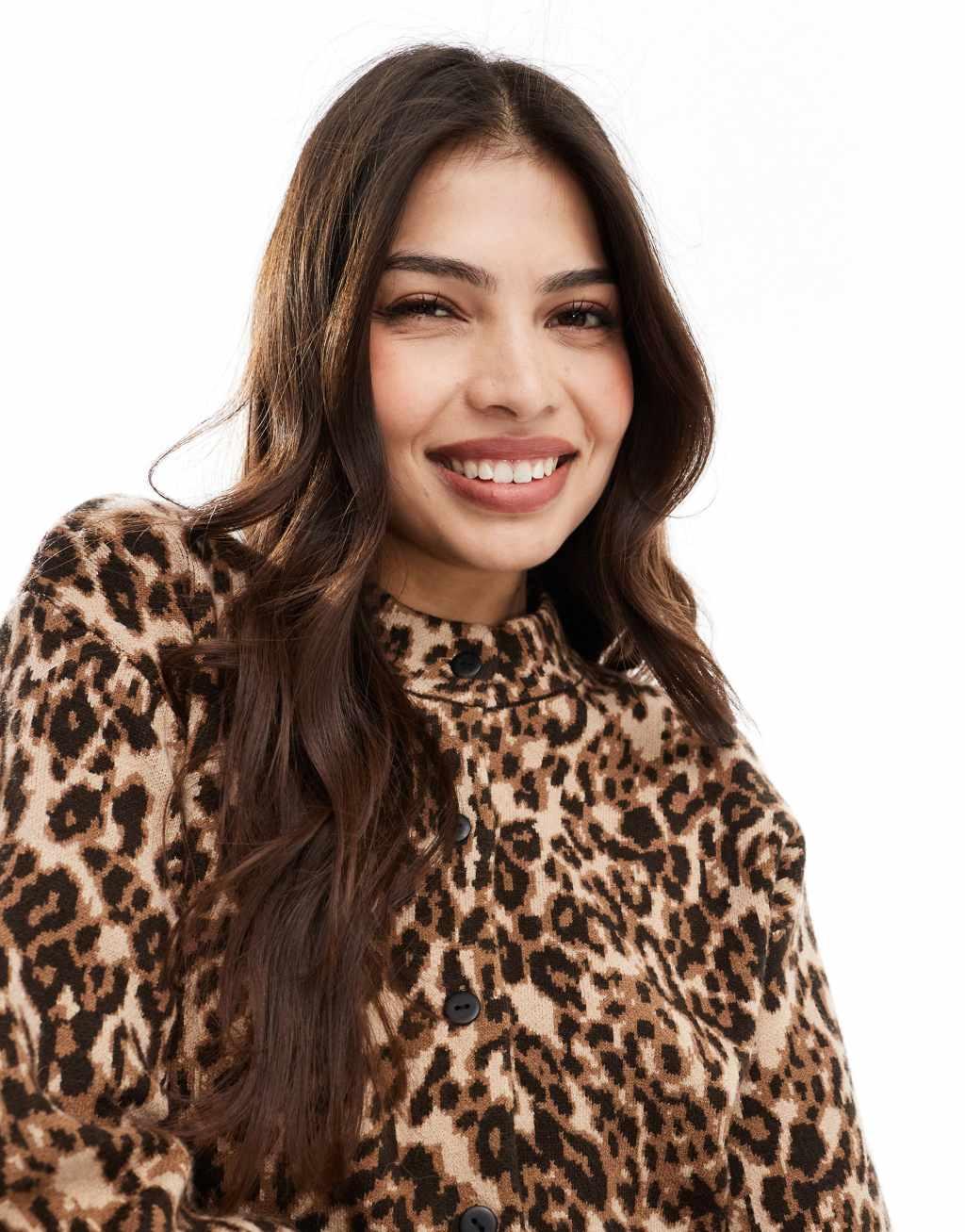 4th & Reckless knitted button through cardigan in leopard print Product Image