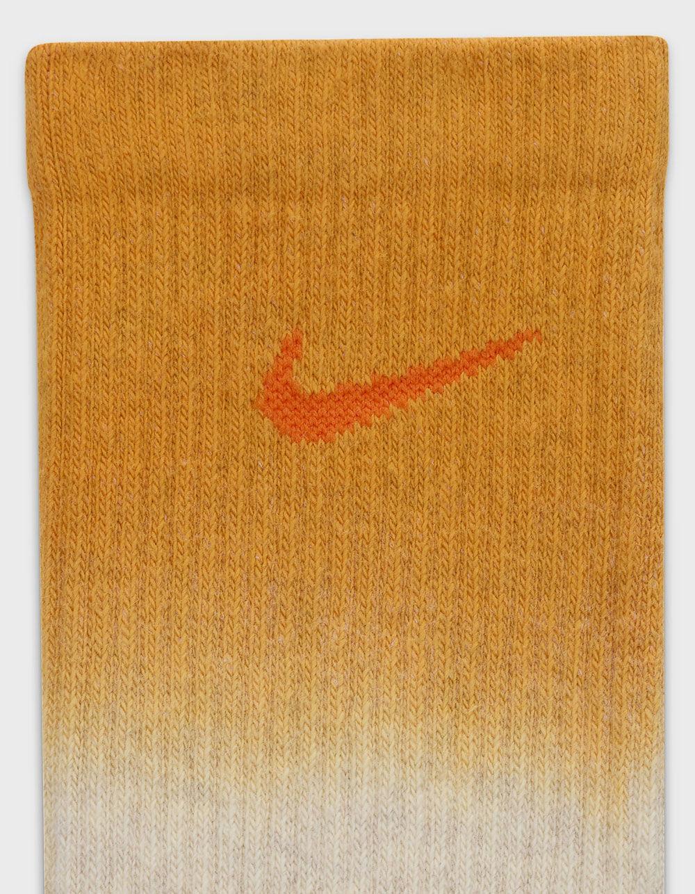 NIKE Everyday Plus Dip Dye Crew Socks - ORANGE Product Image
