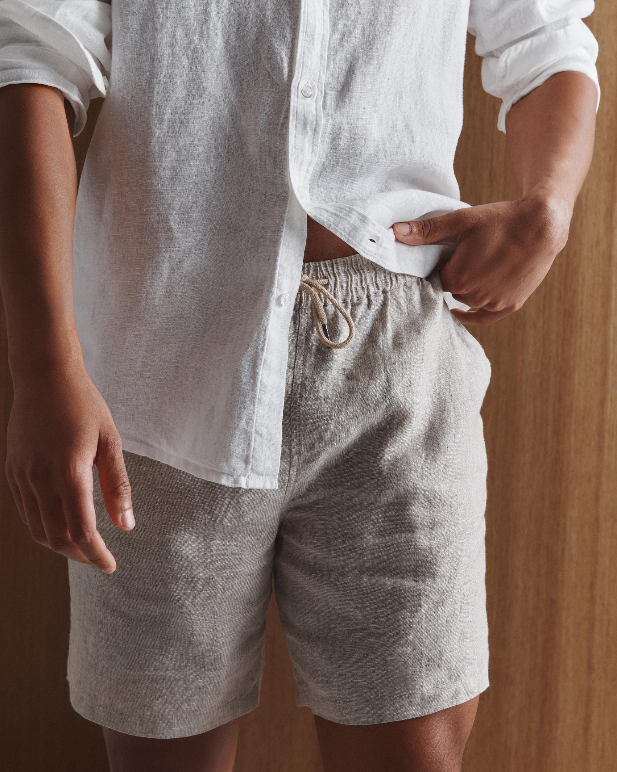 Quince | Men's 100% European Linen Drawstring Beach Shorts 7" Product Image