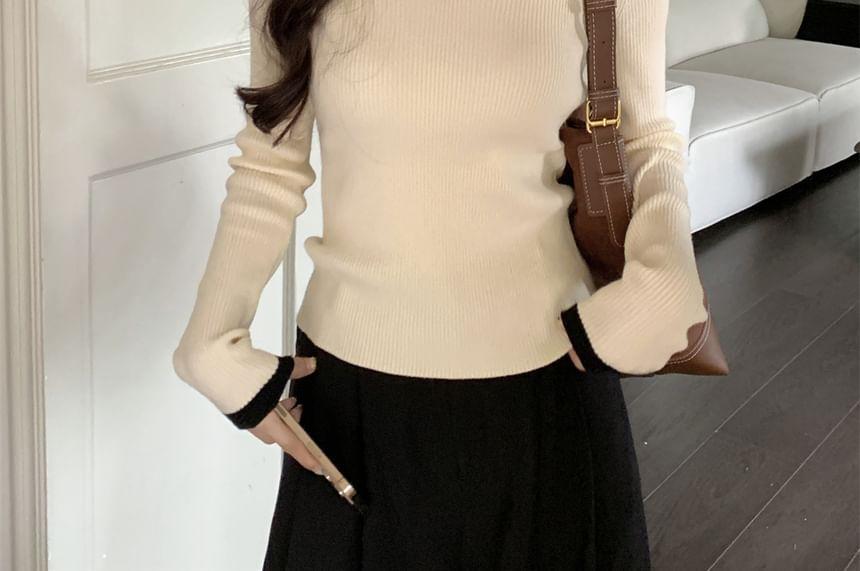 Long-Sleeve Two Tone Knit Polo Top Product Image