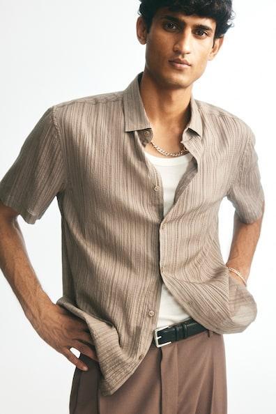 Regular Fit Textured Short-Sleeved Shirt Product Image
