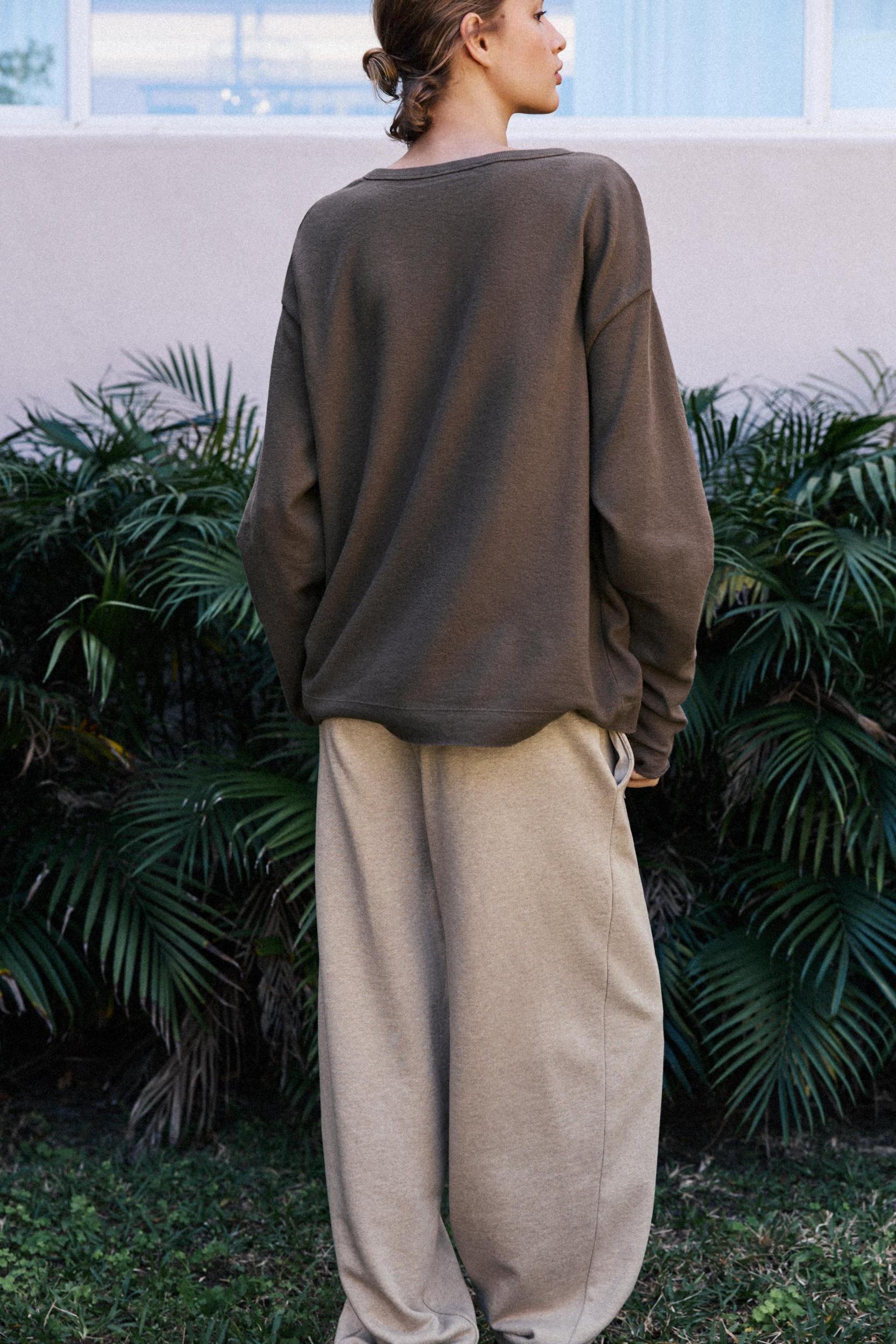 T-SHIRT WITH BUTTONS Product Image