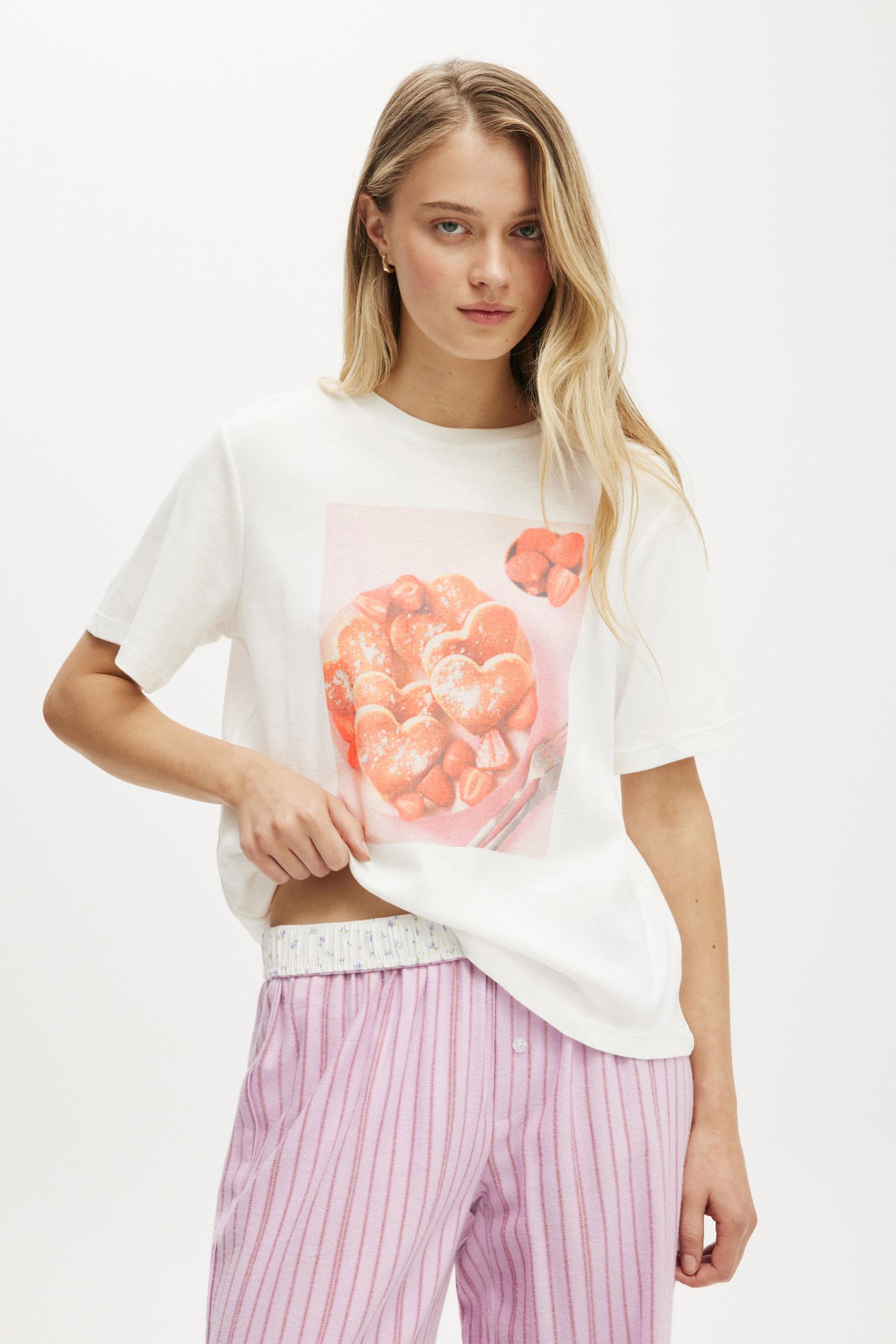 Lounge Graphic Tee Product Image