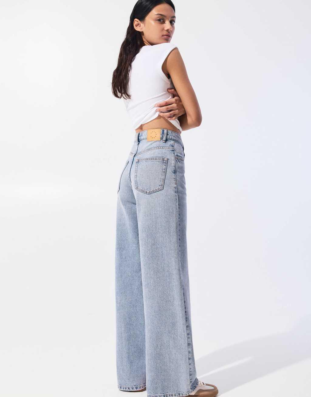 Pull&Bear high rise wide leg jeans in blue Product Image