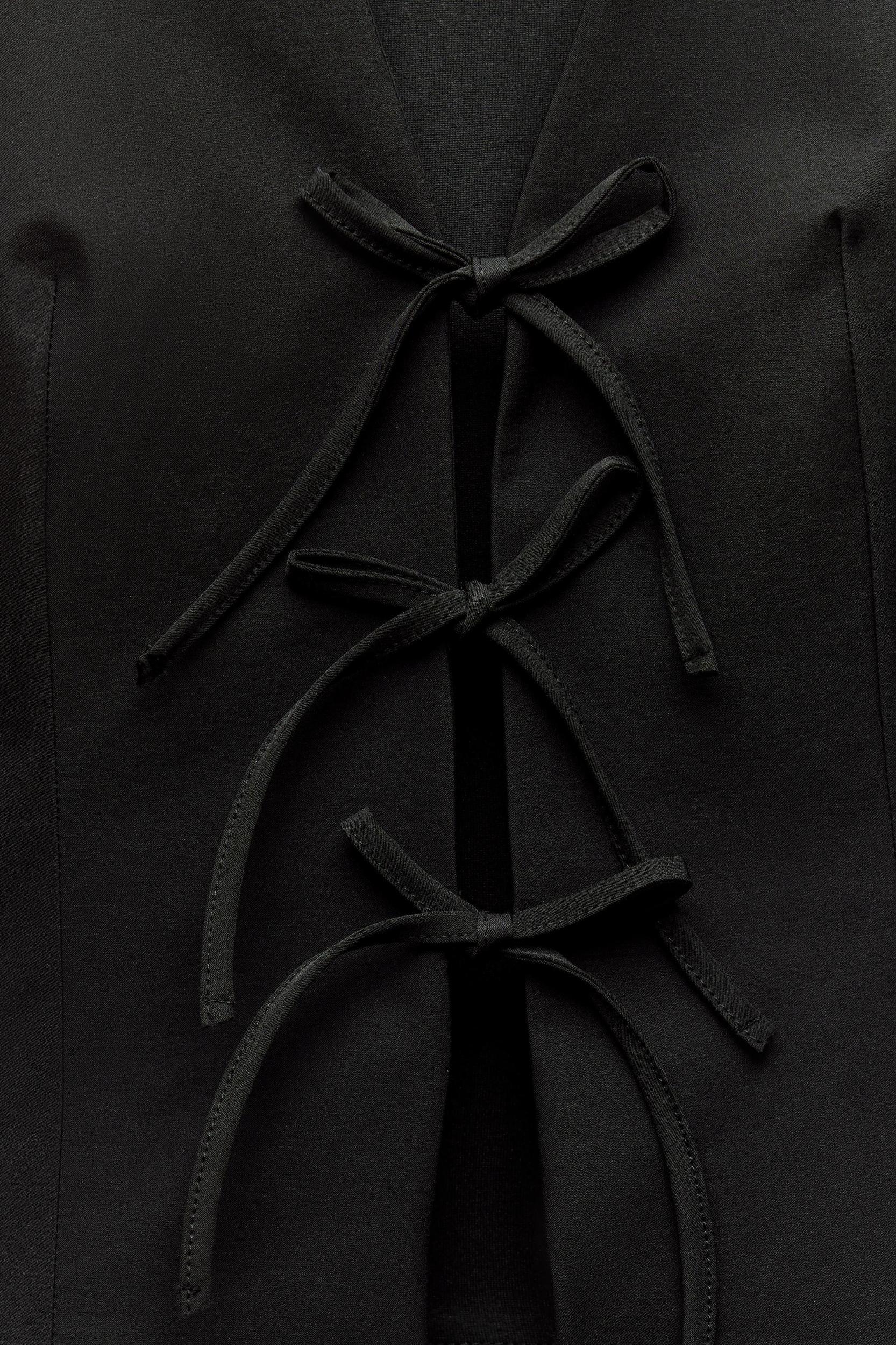 TIED FITTED TOP Product Image
