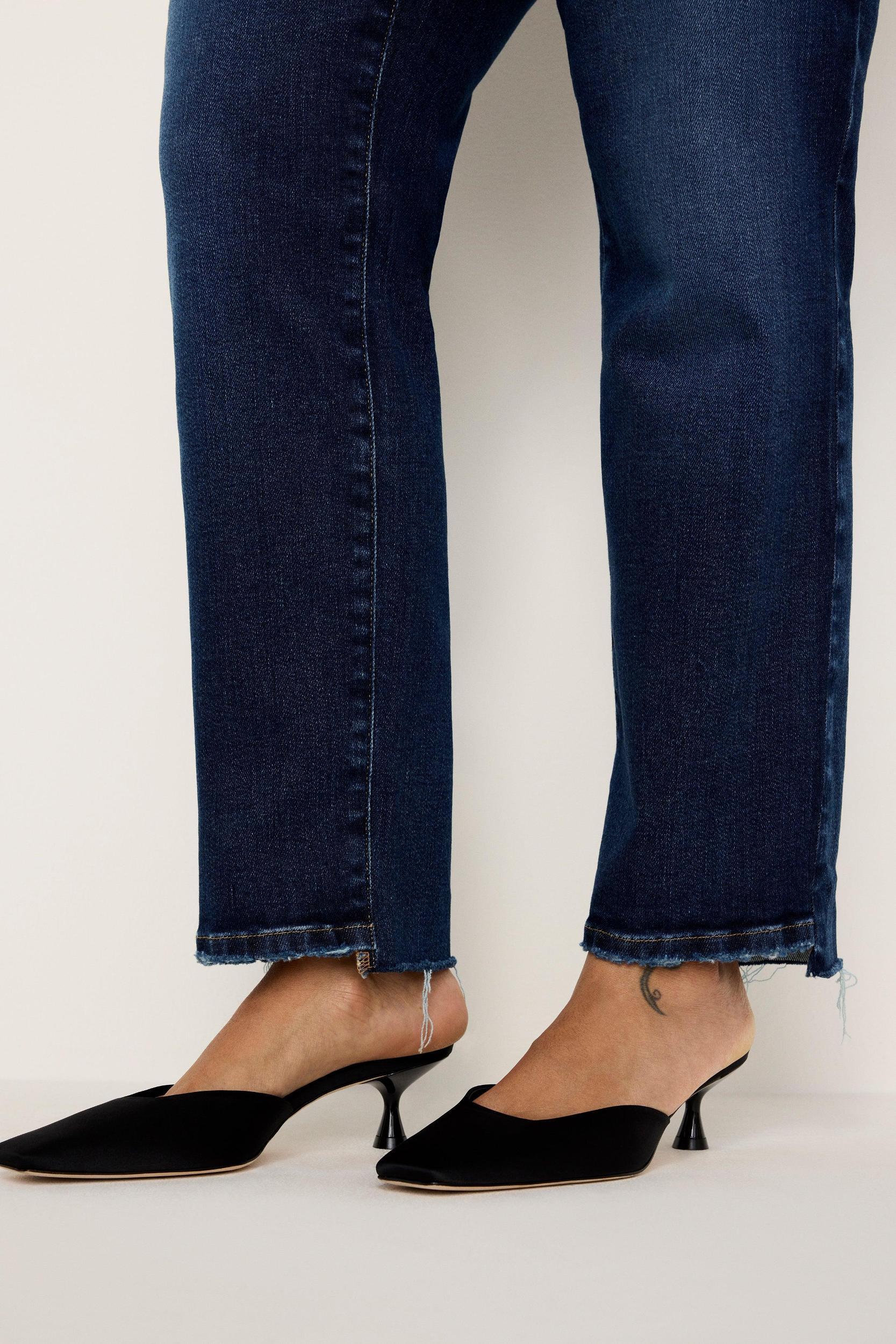SOFT-TECH GOOD CLASSIC SLIM STRAIGHT JEANS | INDIGO511 Product Image
