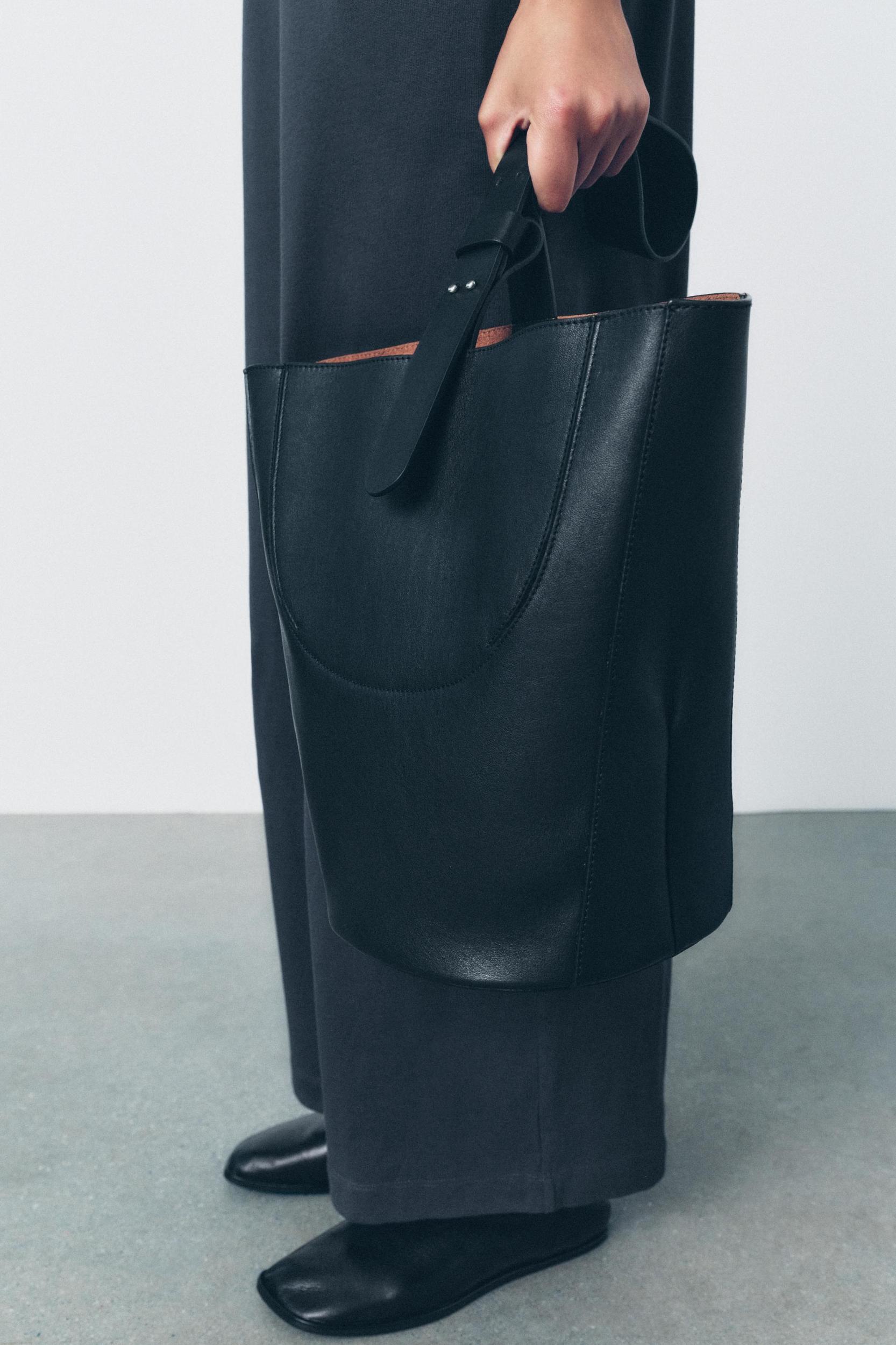 LARGE LEATHER BUCKET BAG Product Image