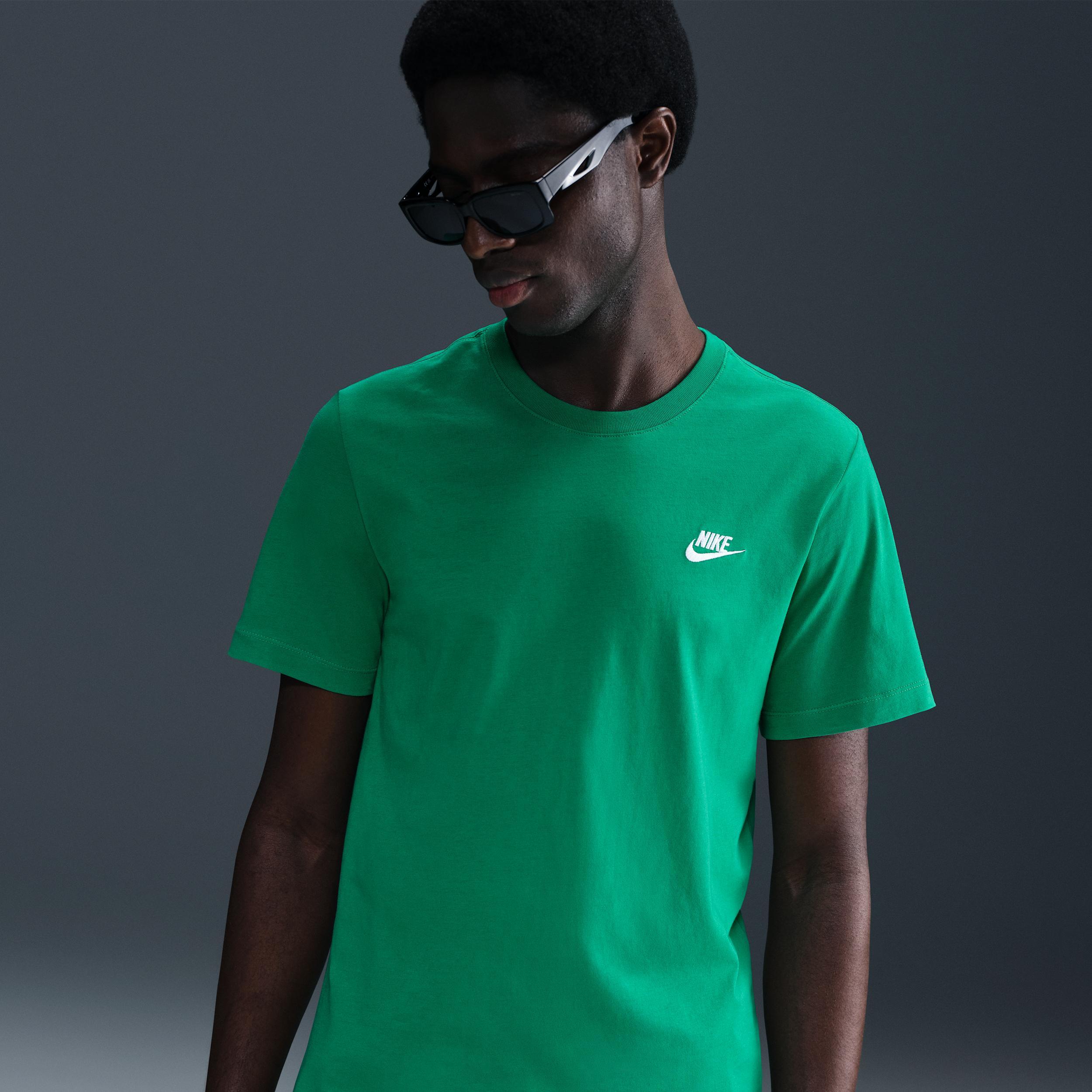 Nike Sportswear Club Men's T-Shirt Product Image