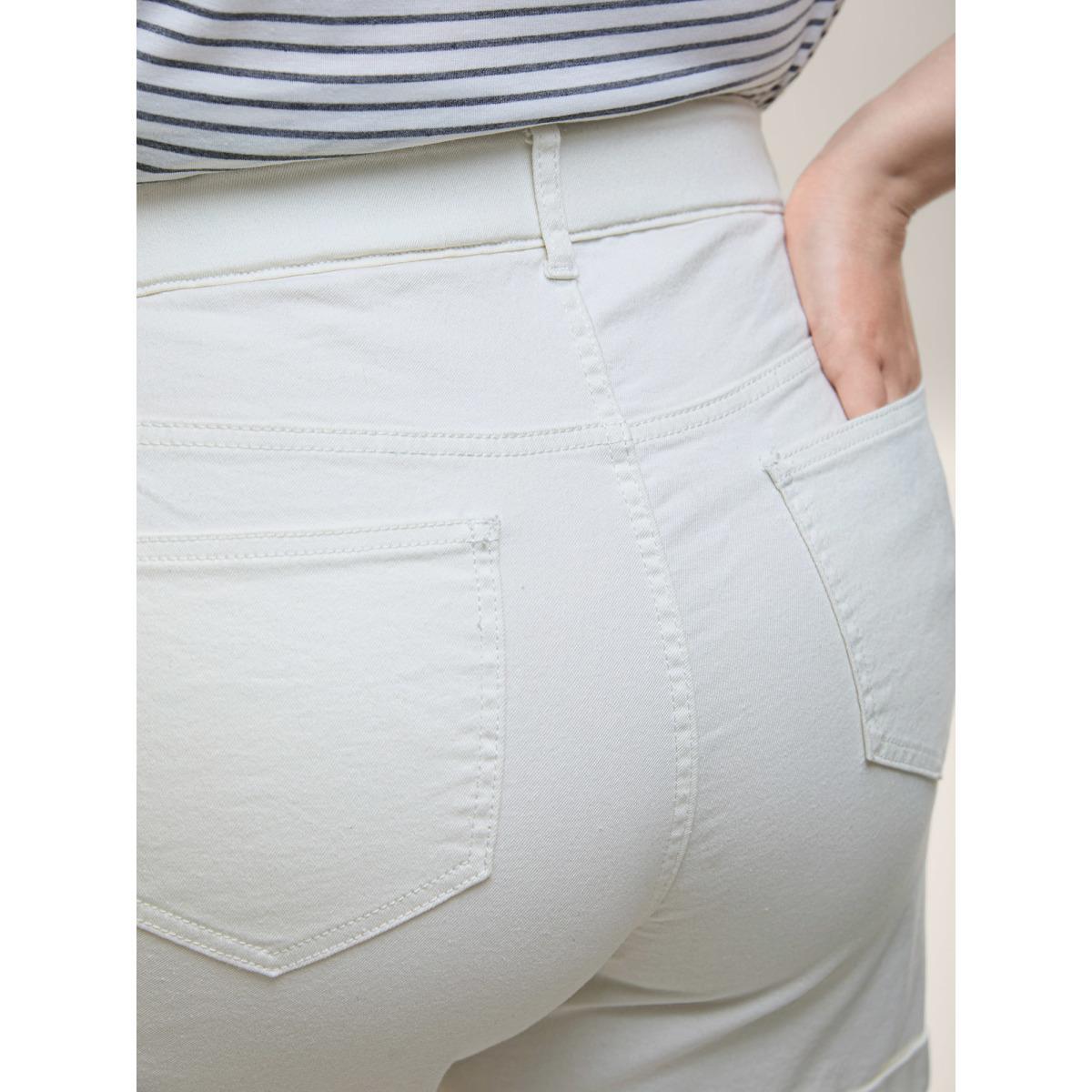 Plus Size Classic Cut Denim Shorts Women Denimbeige Medium stretch Everyday-Casual Slanted pocket Denim Shorts BloomChic 28/5X Product Image