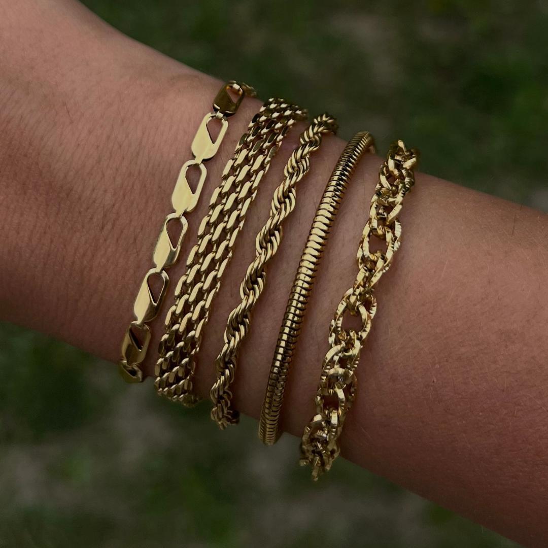 Girly Pearly Bracelet Product Image
