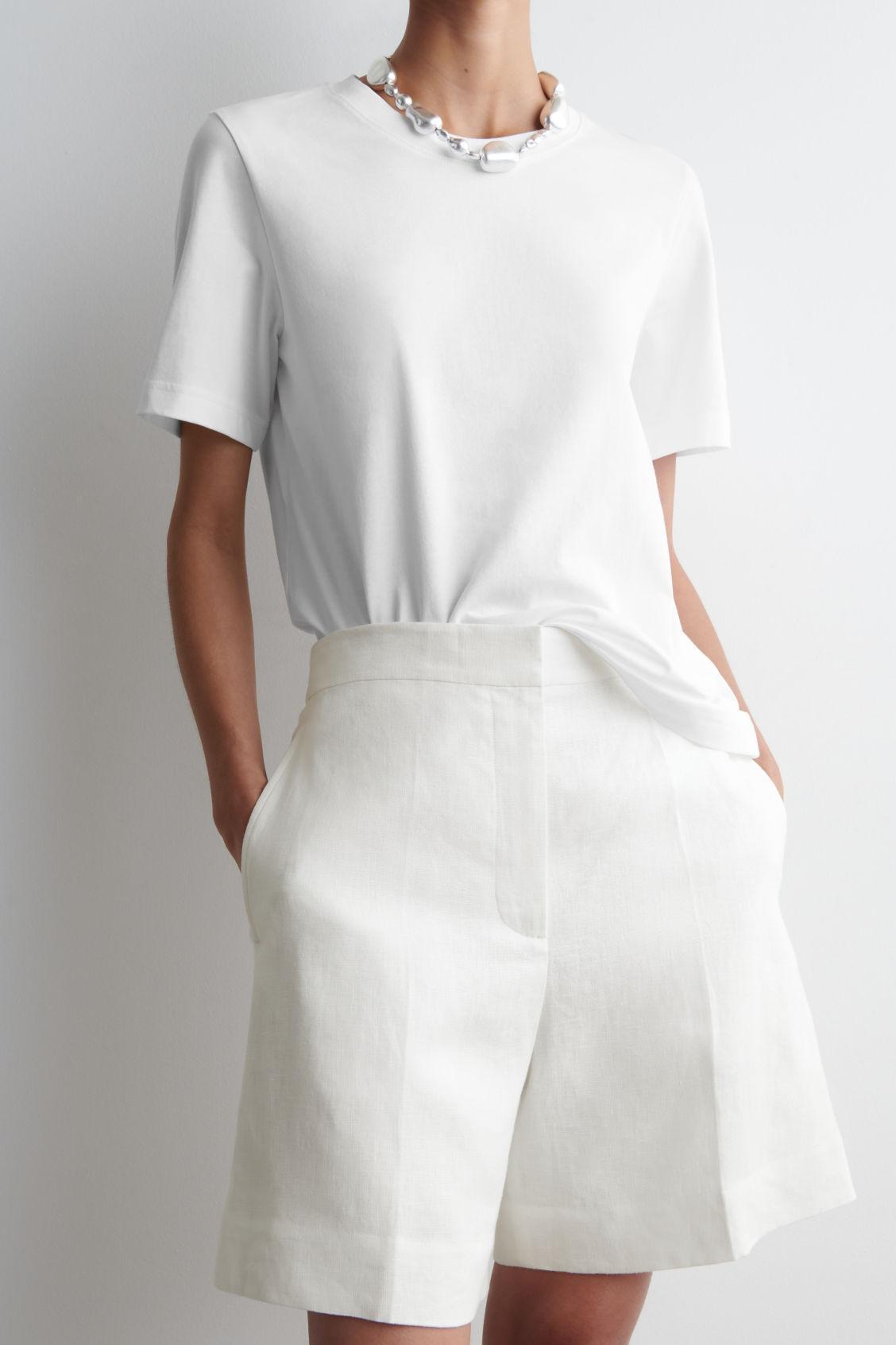 TAILORED ELASTICATED LINEN SHORTS Product Image
