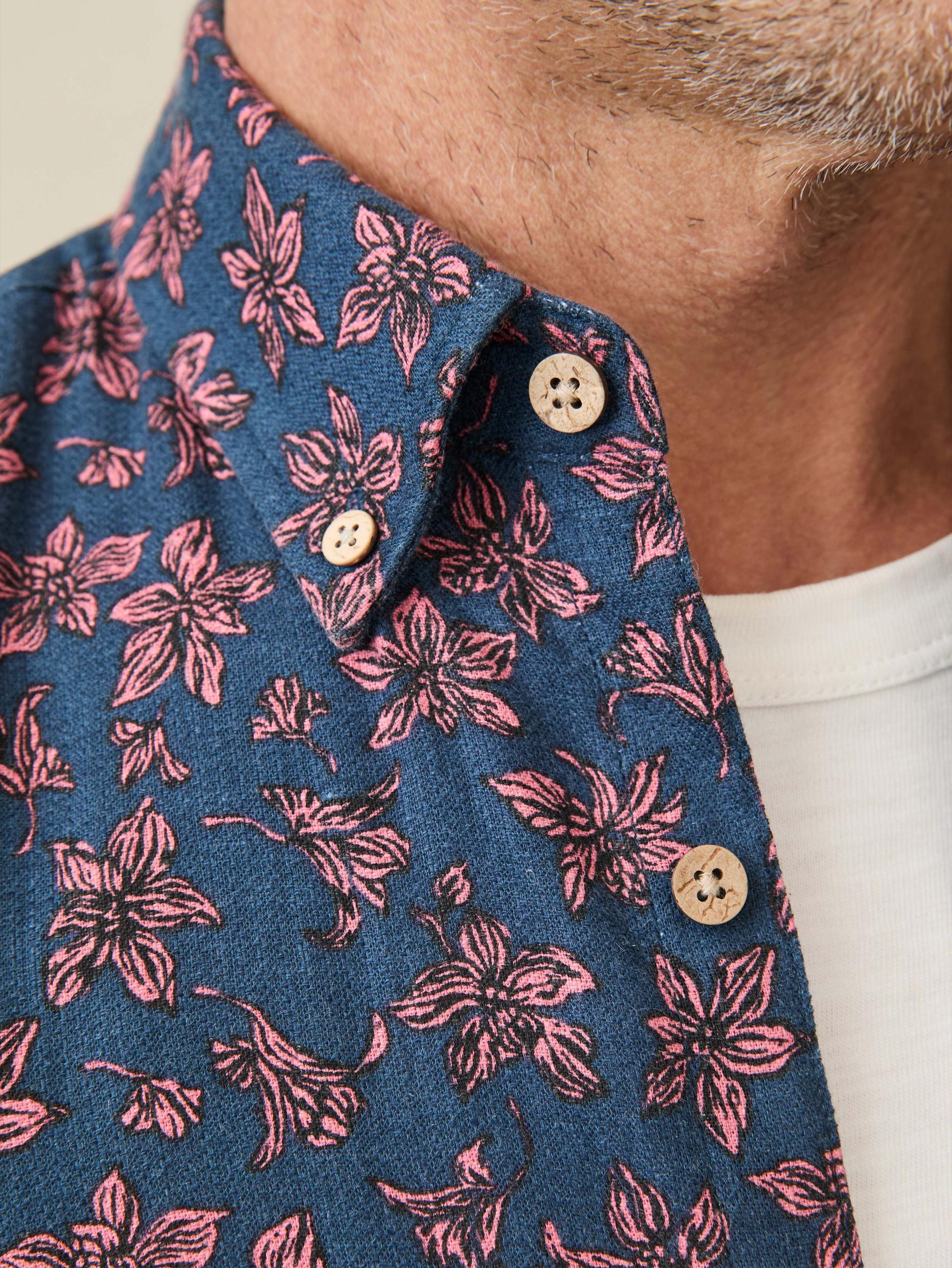 Short-Sleeve Breeze Shirt - Berry Navy Floral Male Product Image
